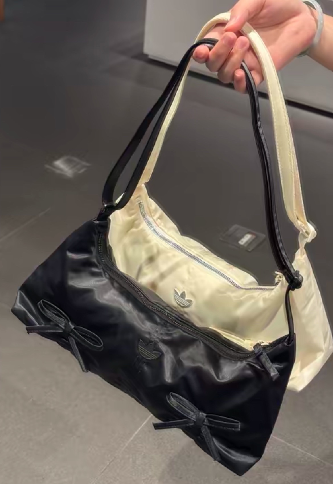 預購 adidas originals BOW TIE 蝴蝶結細節 聚酰胺 腋下包法棍包手提單肩包 小號 女款 黑色KC