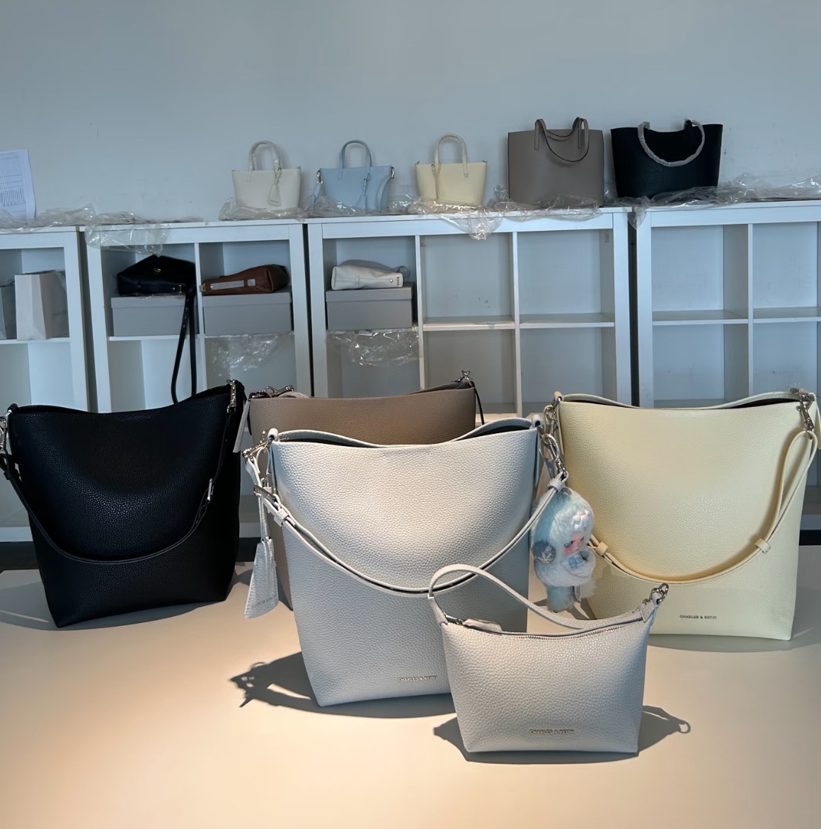 預購 CHARLES＆KEITH 小ck 荔枝紋斜挎子母水桶包 PU 單肩包 中號 女款 多色