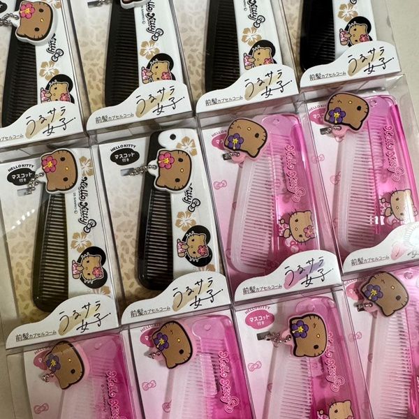 小怪獸選物🌸現貨 日本製 黑皮凱蒂隨身梳子 瀏海梳 隨身梳 日燒 KITTY 日燒KITTY 梳子 攜帶 日曬