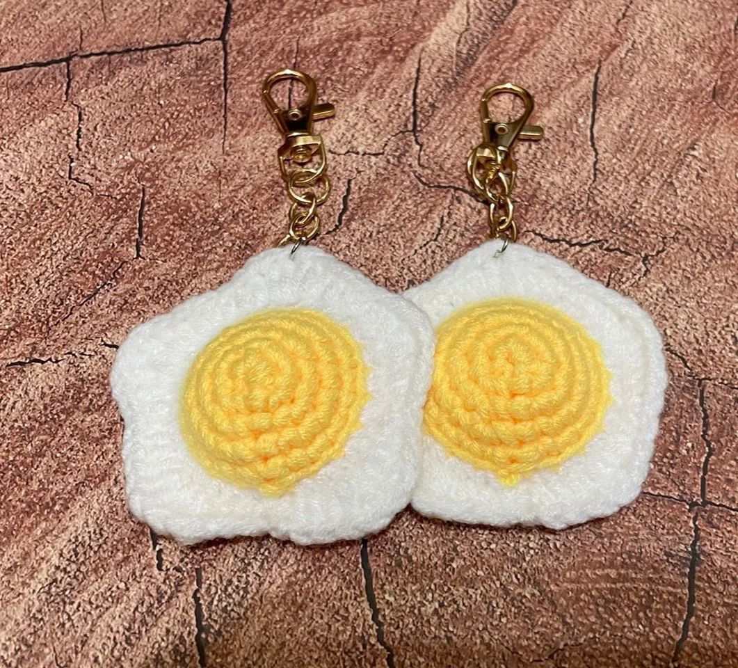 手工編織吊飾-荷包蛋（台灣製毛線）