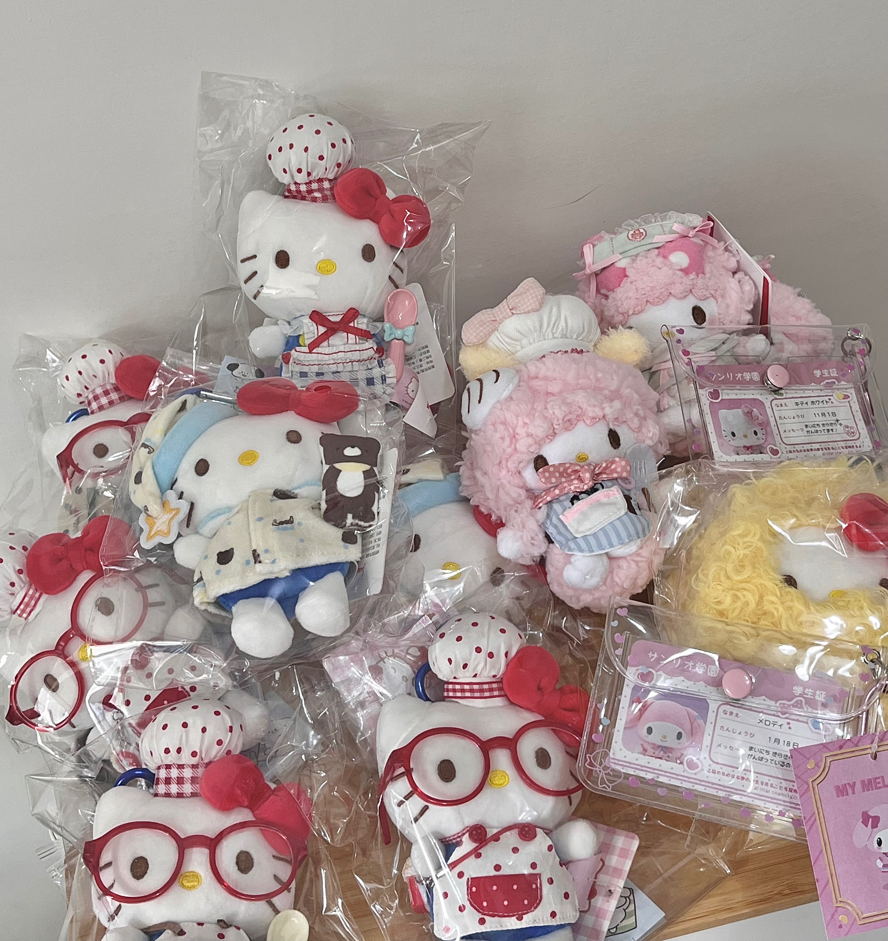 正版kitty吊飾娃（10/9到貨