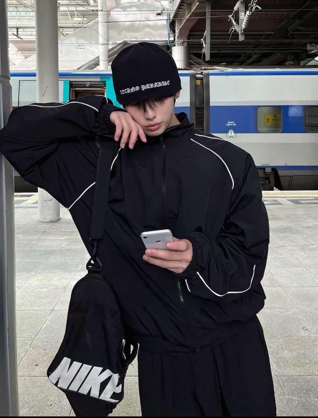 線條立領衝鋒衣