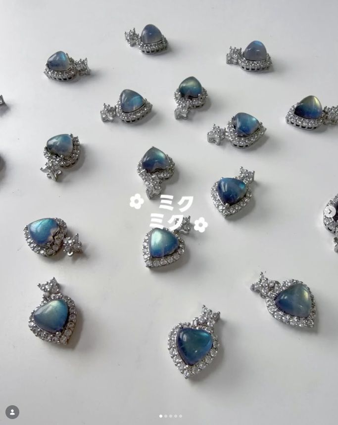 《#咪估半銀系列｜灰月光愛心半銀吊墜 🌙🩶✨》