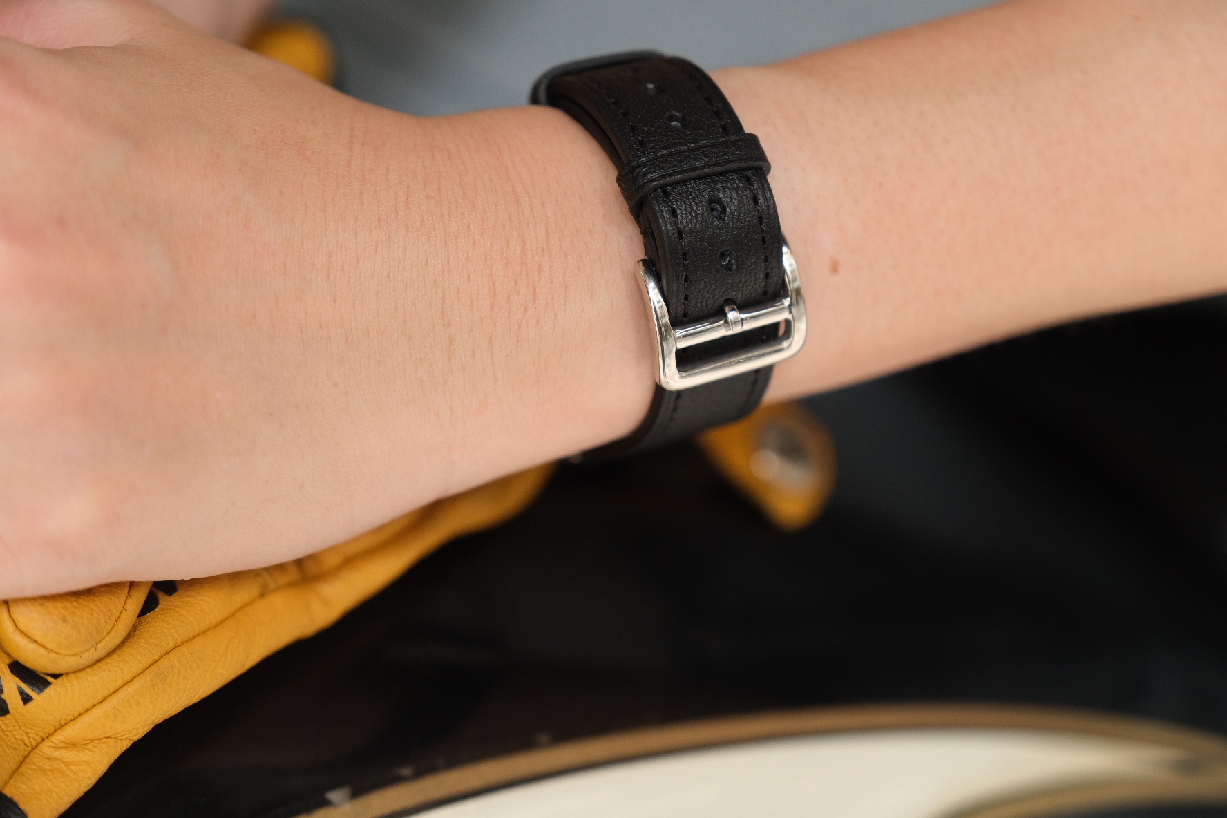 （炭素黑）植鞣山羊皮 Apple Watch band