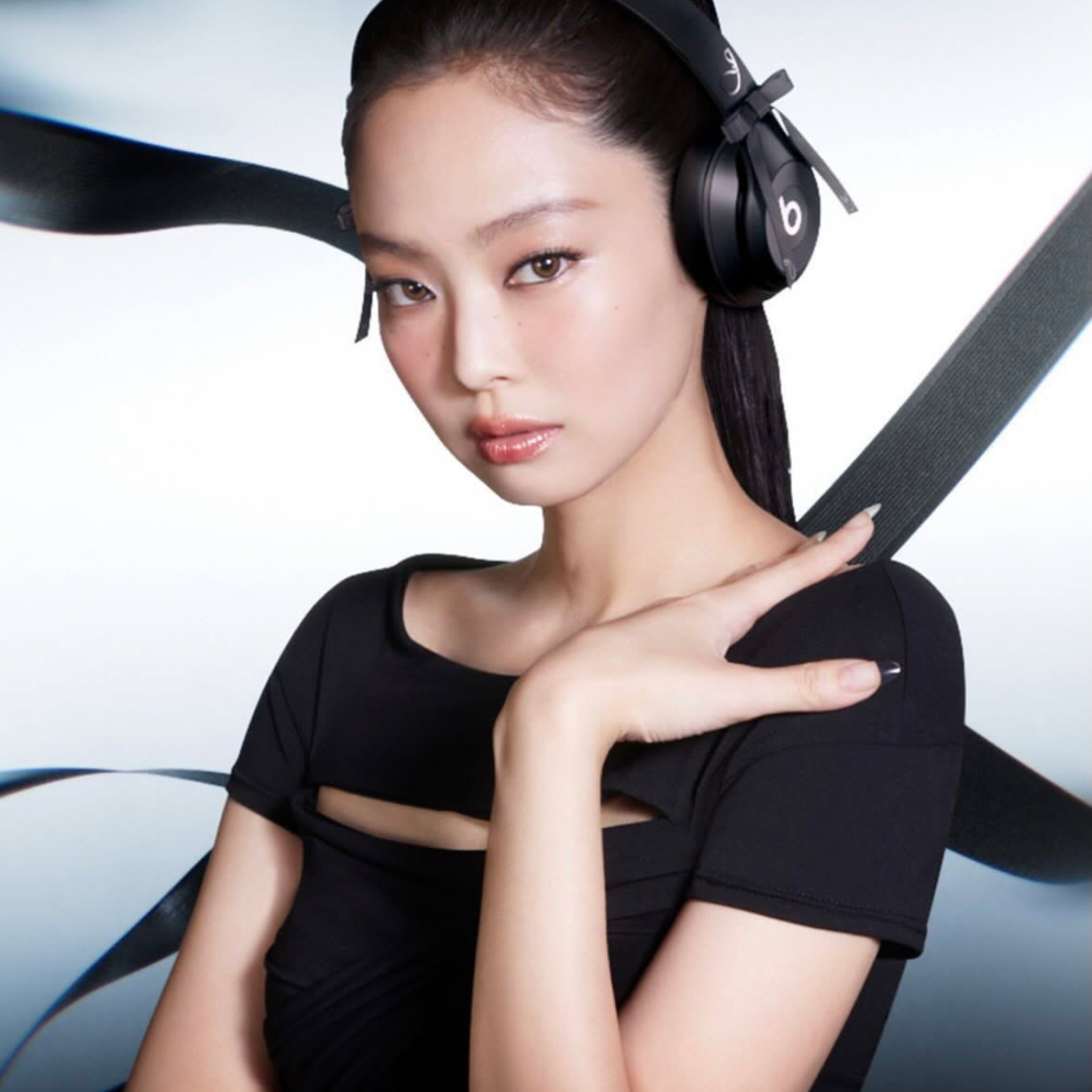 JENNIE x BEATS Solo 4 特別版耳罩式耳機（運回10至15天）