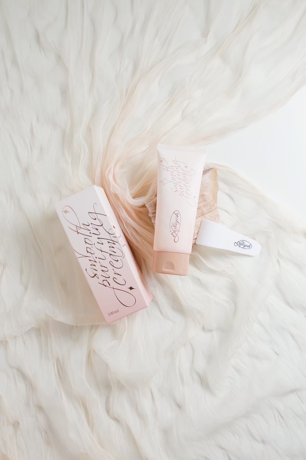 Aaliyah溜一下潔淨霜