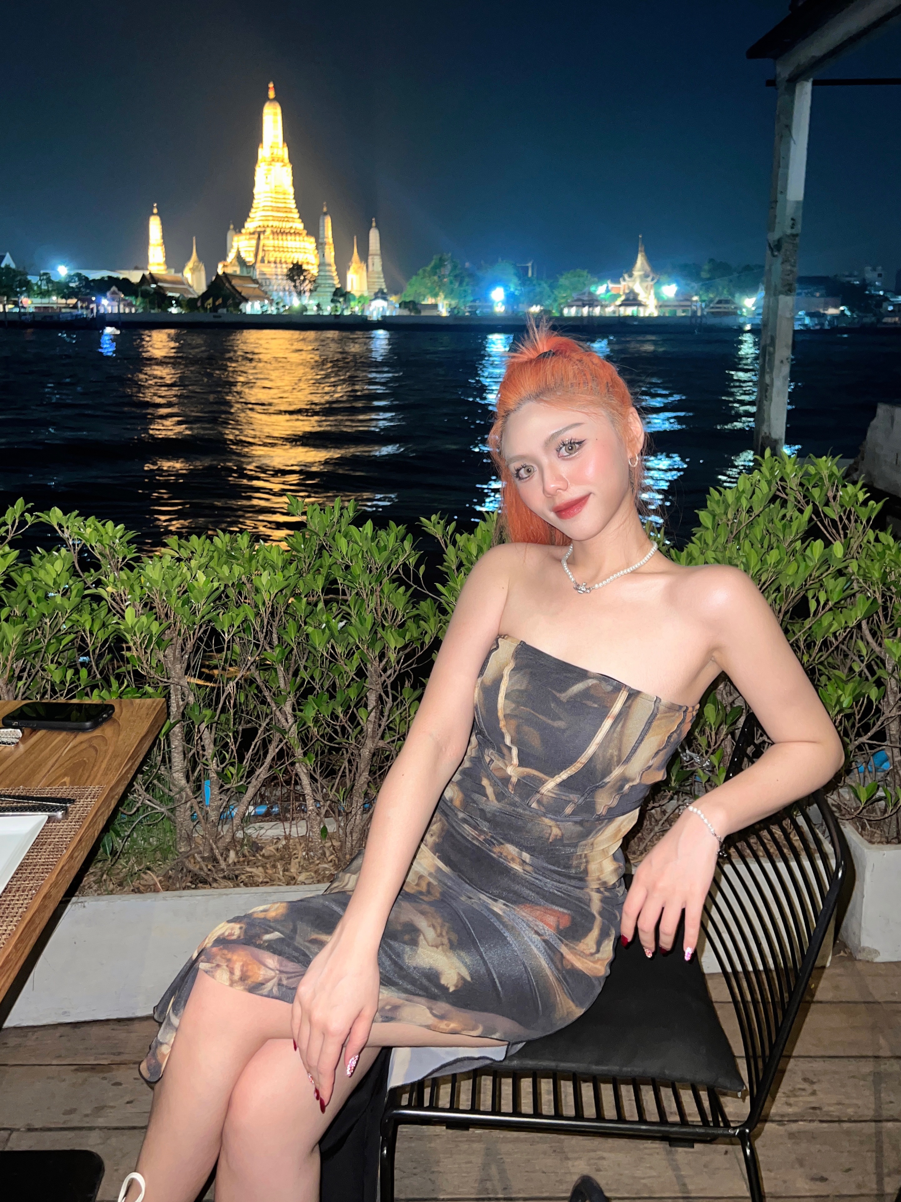 Bershka羅浮宮平口顯瘦洋裝