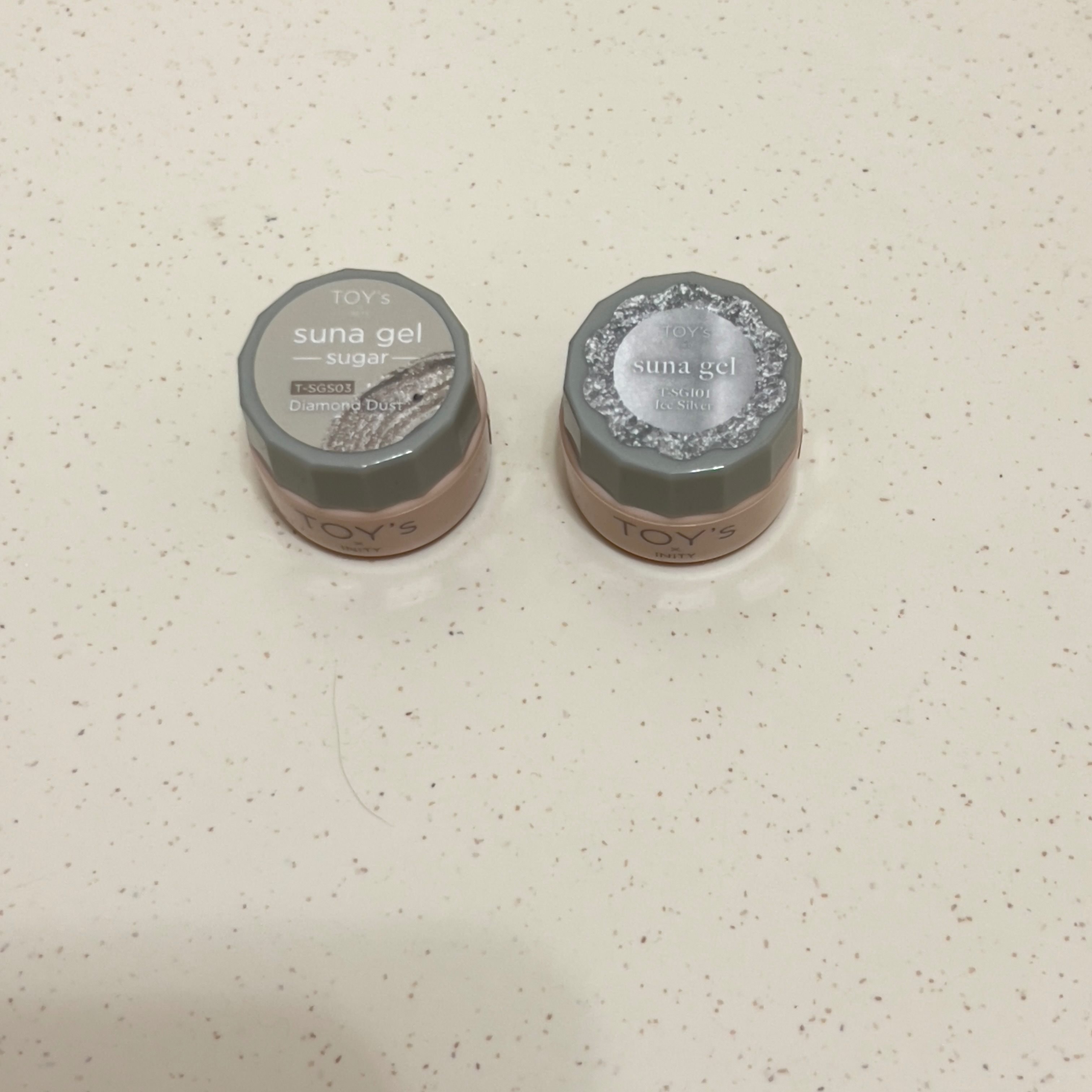全新 TOY’S X INITY 砂石膠