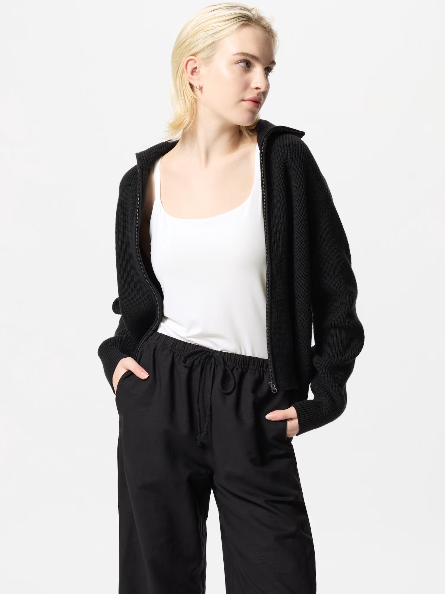 限時預購優惠-𝟴/𝟳⭔ 𝗔𝗜𝗥𝗶𝘀𝗺 𝗕𝗿𝗮𝗧𝗼𝗽 細肩帶背心｜日本𝗨𝗡𝗜𝗤𝗟𝗢