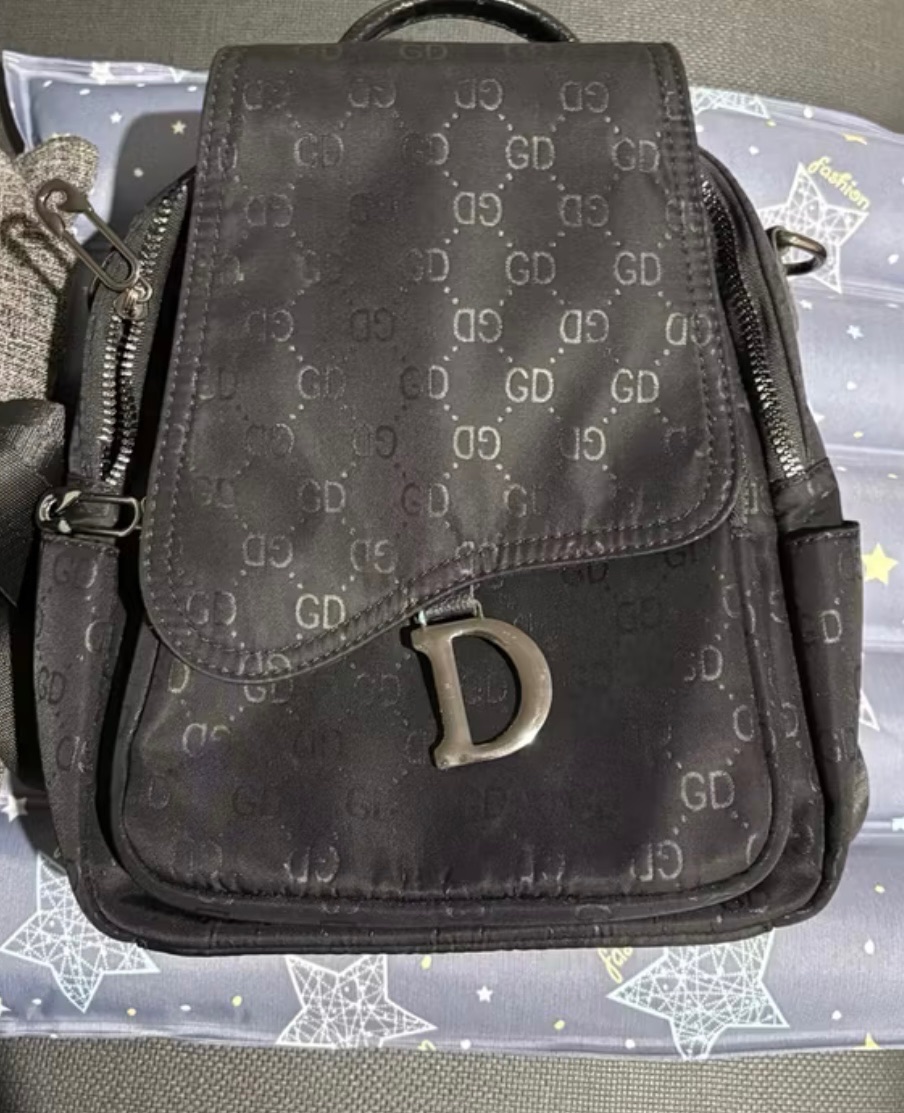 二手黑色後背包