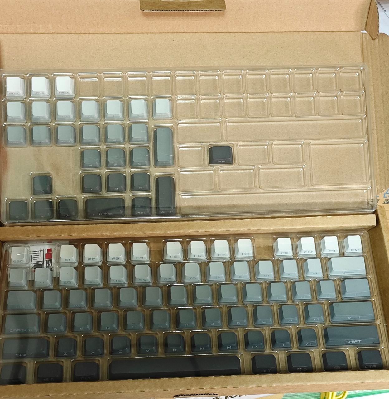 17.鍵帽-PBT 極晝側刻透光105鍵