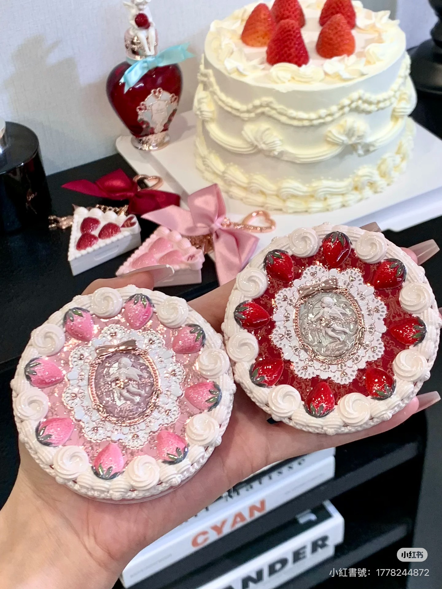 花知曉草莓邱比特粉餅