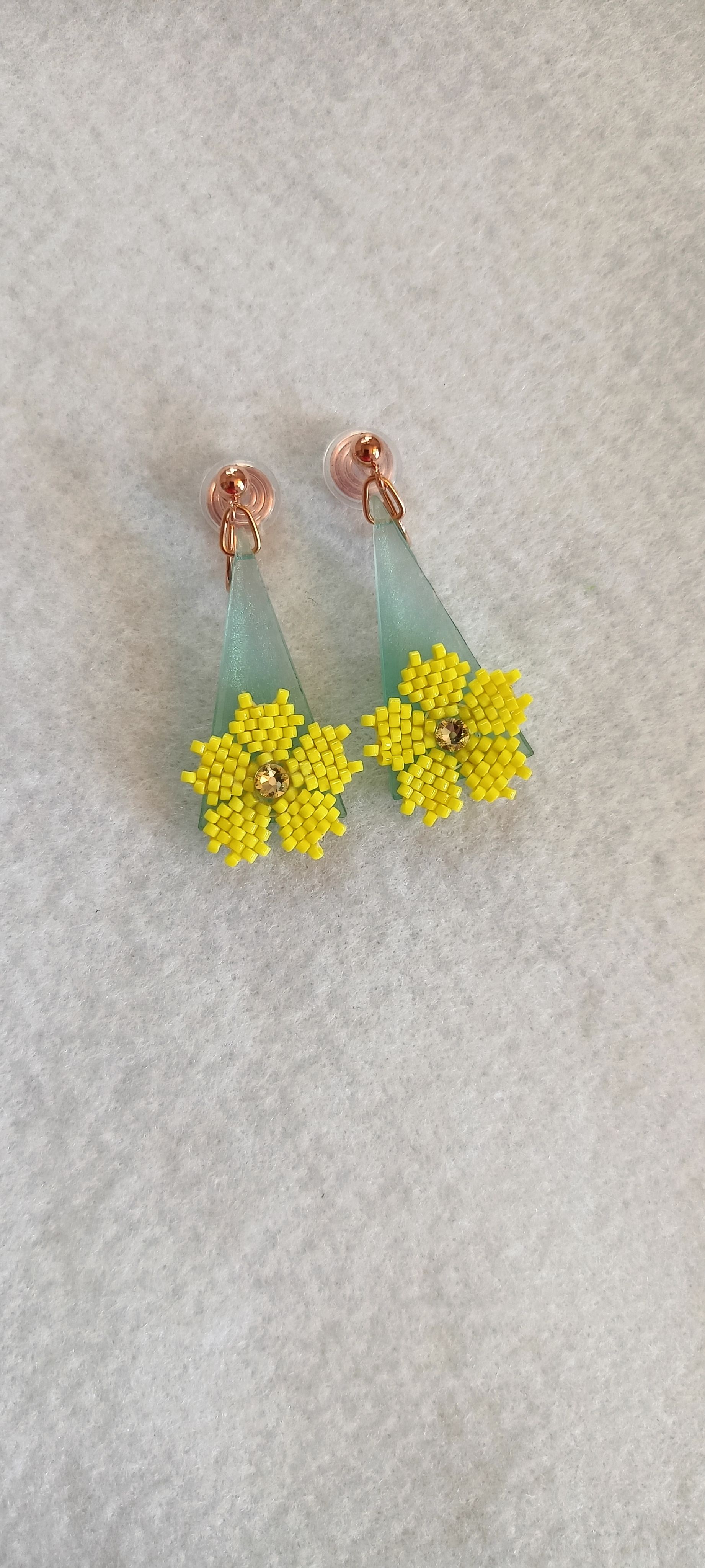 清新盛夏，耳畔的幾何花火 🌼