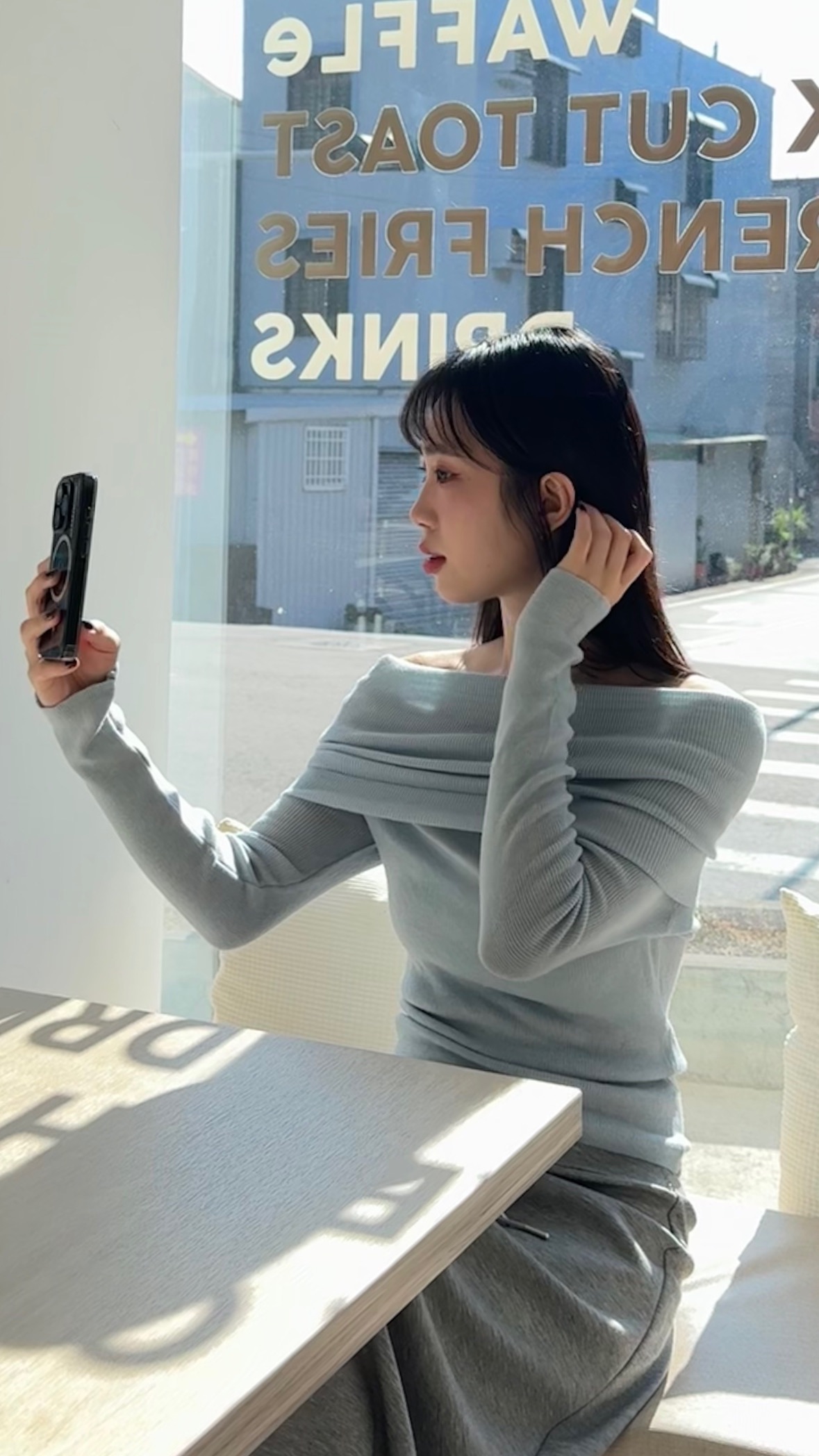 優雅不費力一字領薄針織衣