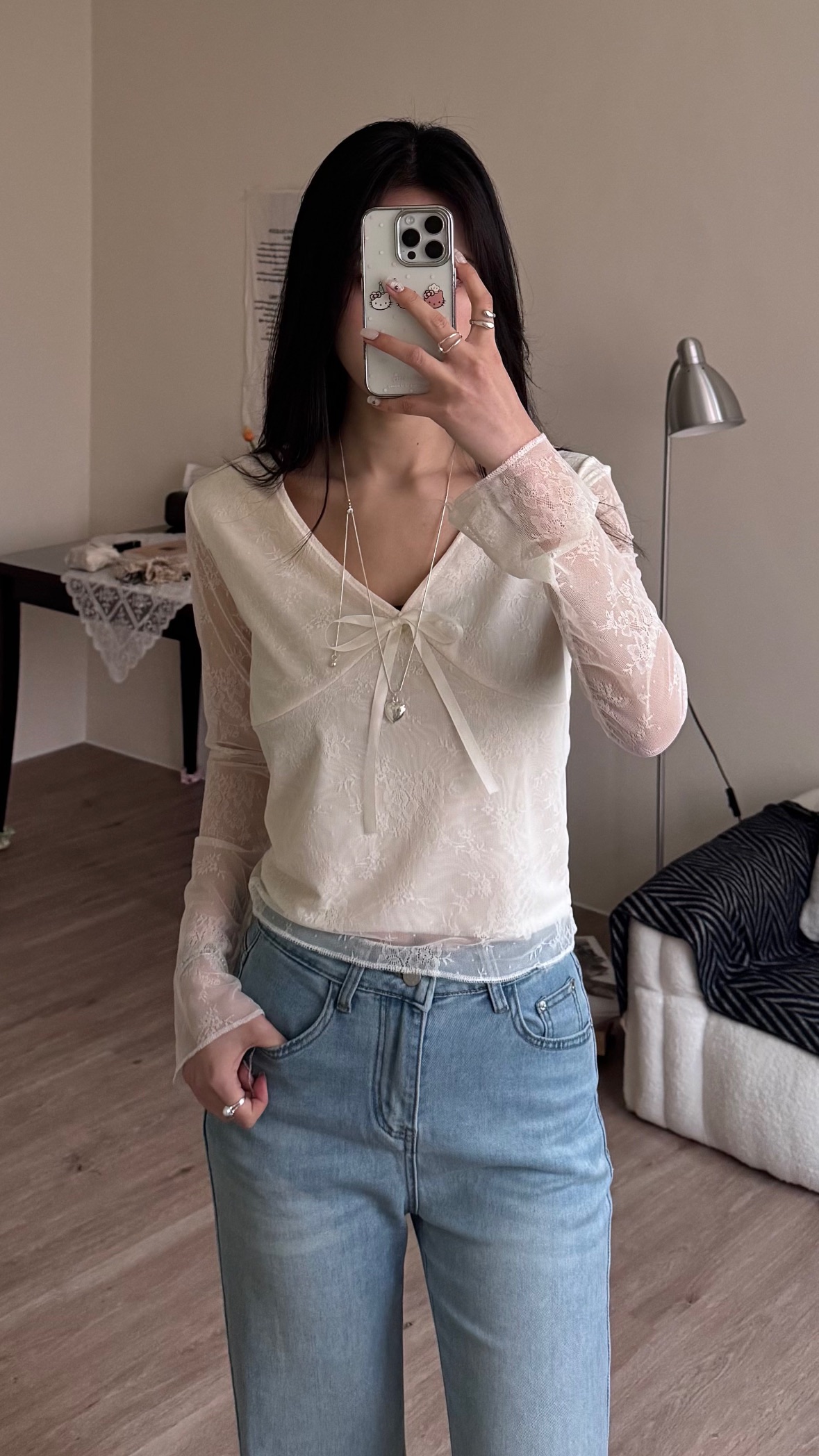 013/純慾氛圍感!蝴蝶結v領蕾絲修身衣