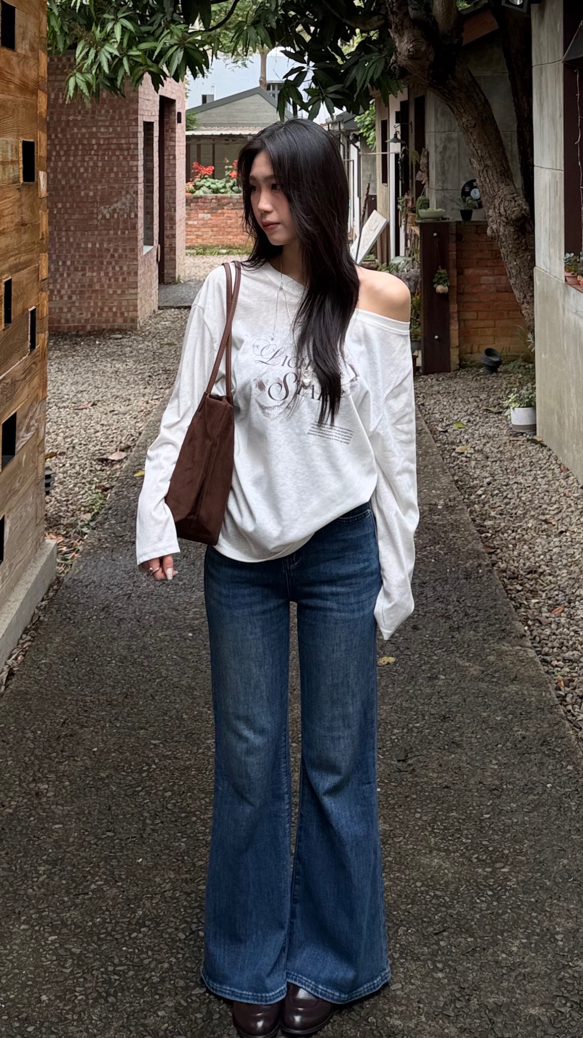 034低調日常!印花斜肩上衣