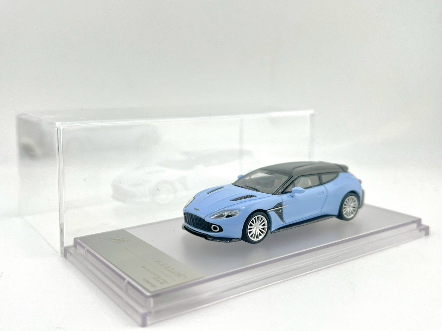 KM 奥斯頓馬丁 Zagato 旅行车蓝色