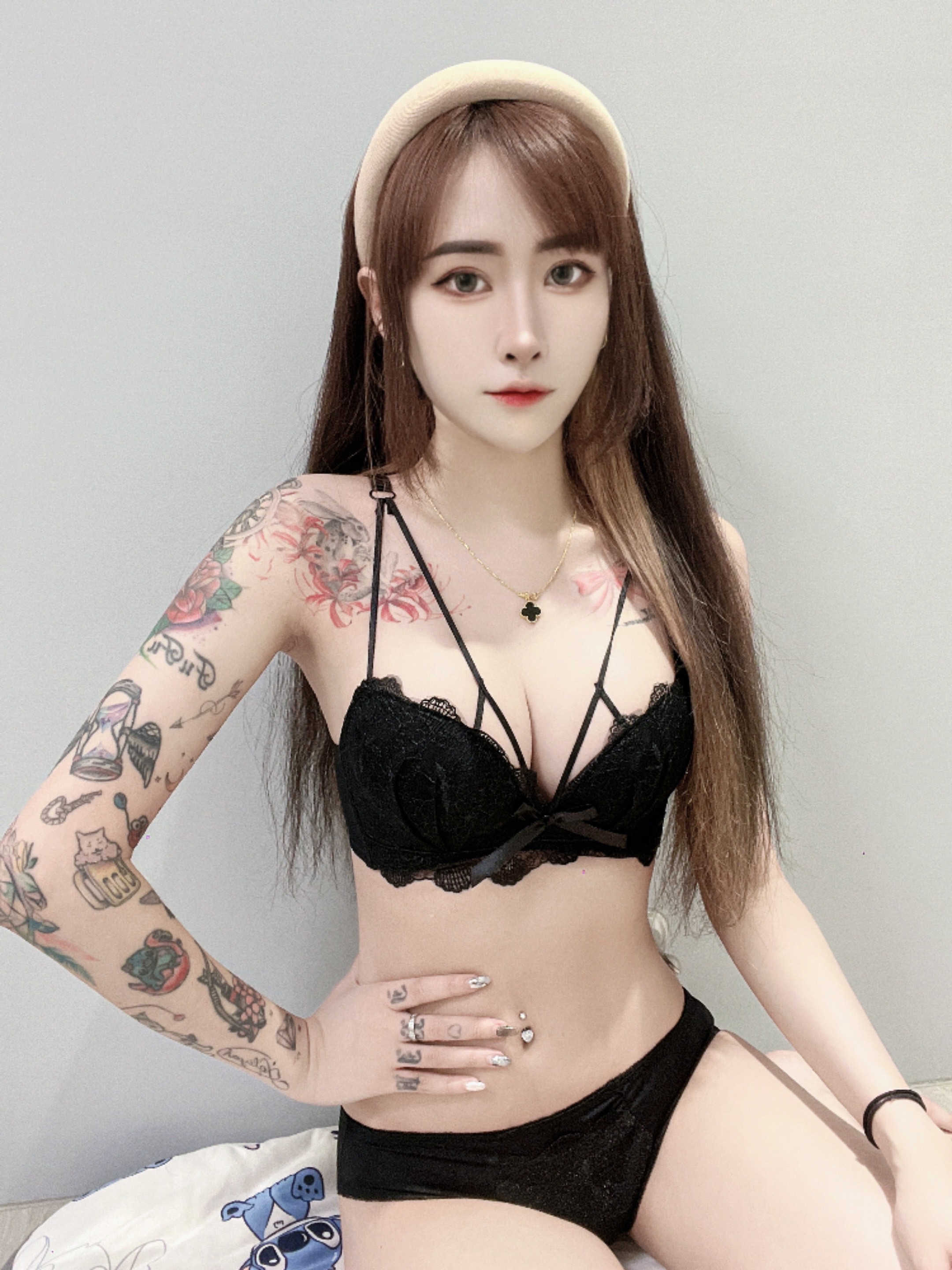 蕾絲少女聚攏深V內衣♥️