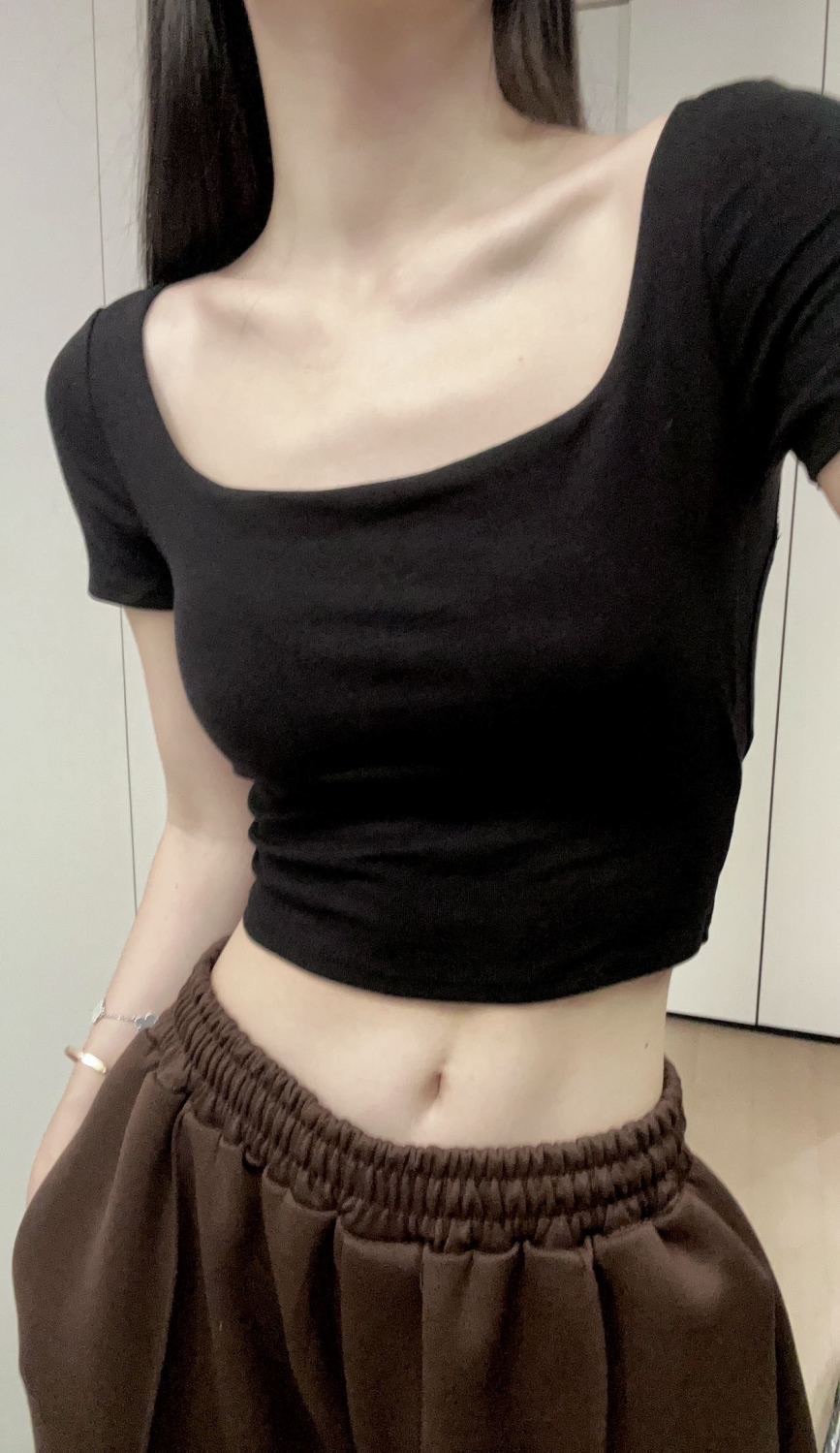 性感素色交叉露背短版上衣