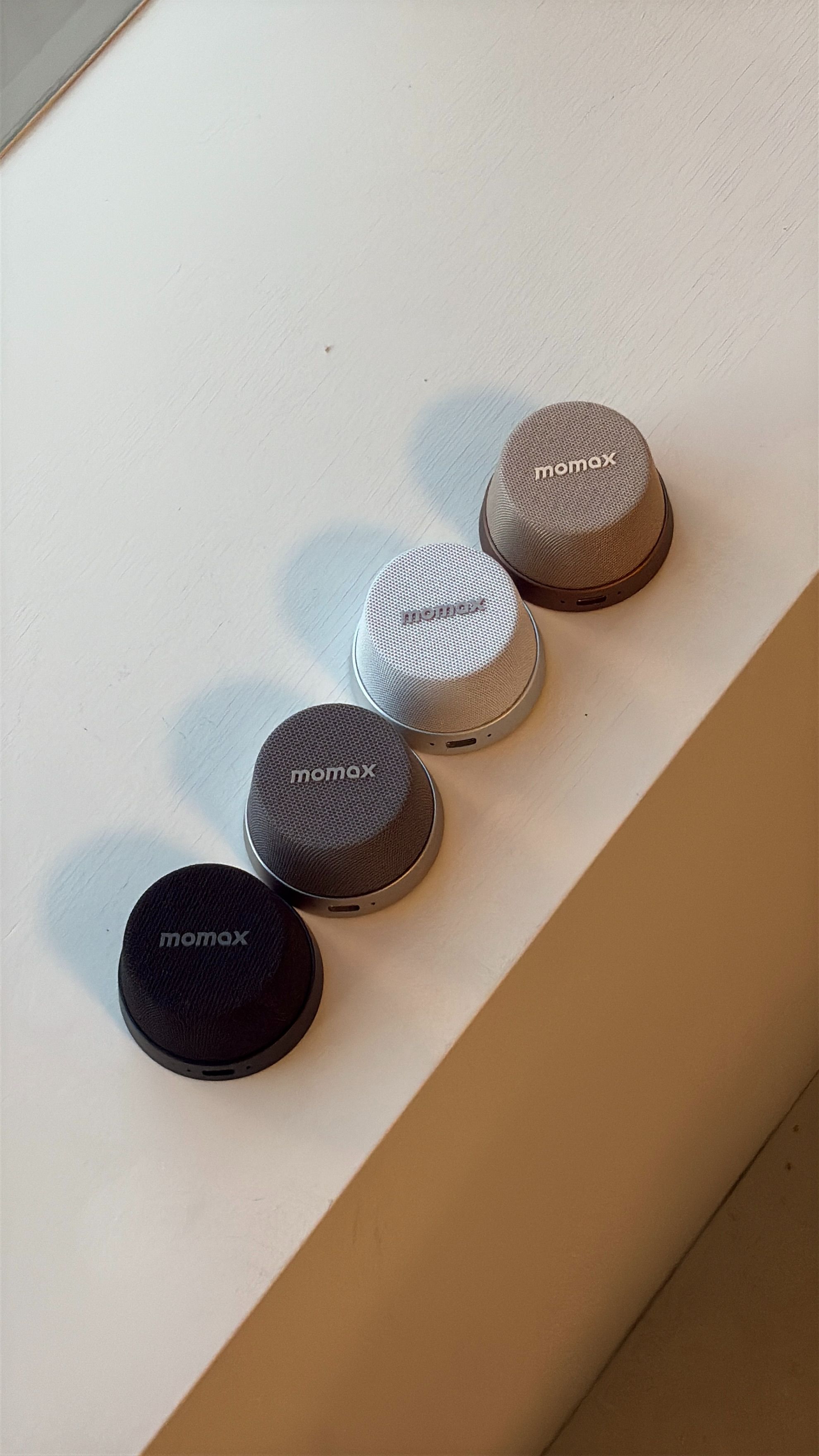 MOMAX 迷你防水磁吸支架無線音箱