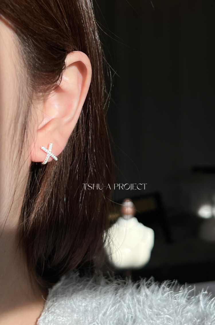 【預購】交映｜正韓925純銀鋯石交錯貼耳耳針耳環 輕奢耳環 高級感TSHU-A PROJECT | 蔡計畫 韓國飾品