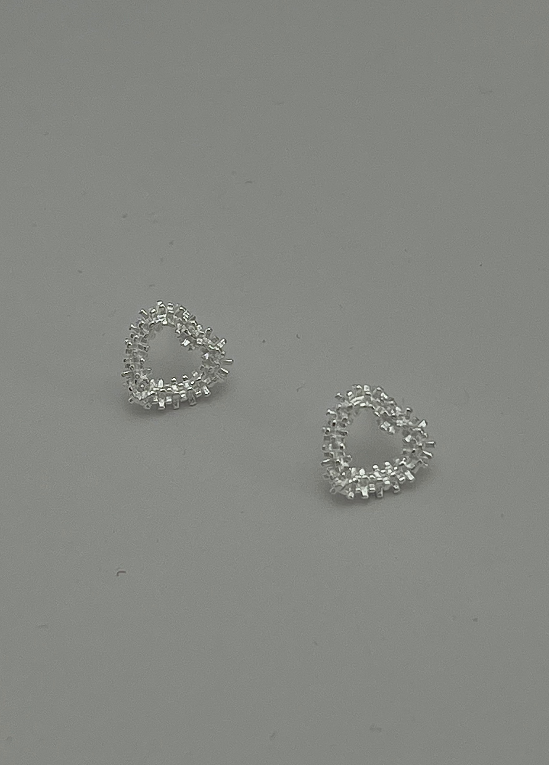 銀光之心｜925純銀愛心波光粼粼耳針耳環 精緻耳環TSHU-A PROJECT  |蔡計畫 韓國飾品