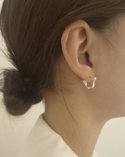 一彎墜珠｜純銀波浪C字後墜珍珠耳針耳環  TSHU-A PROJECT |蔡計畫 正韓飾品