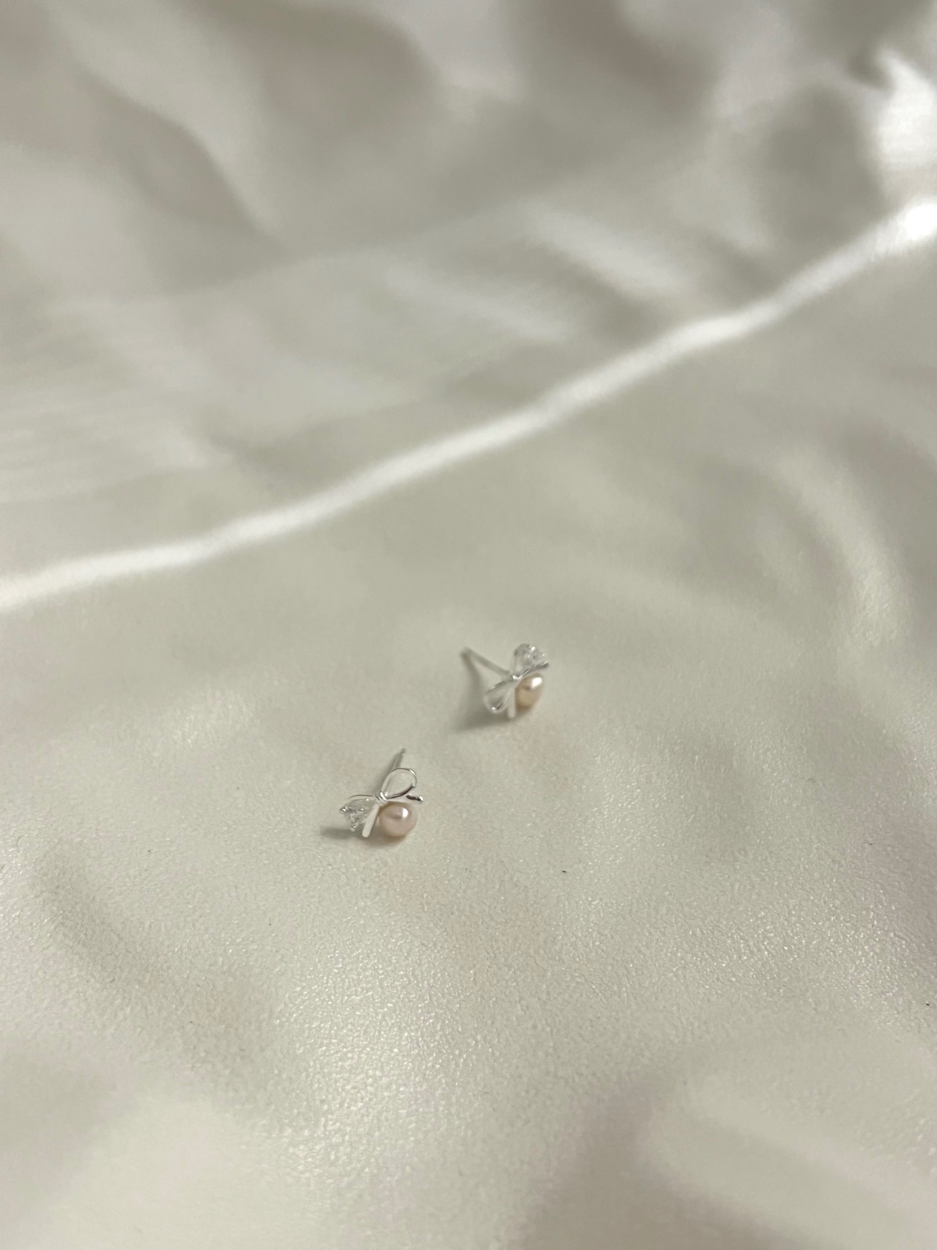 tie｜正韓925純銀珍珠蝴蝶結墜鑽鋯石耳針耳環 TSHU-A PROJECT 蔡計畫 韓國飾品