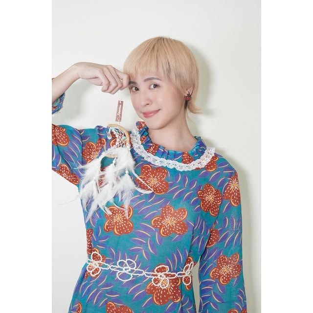 扶桑花女孩藍洋裝