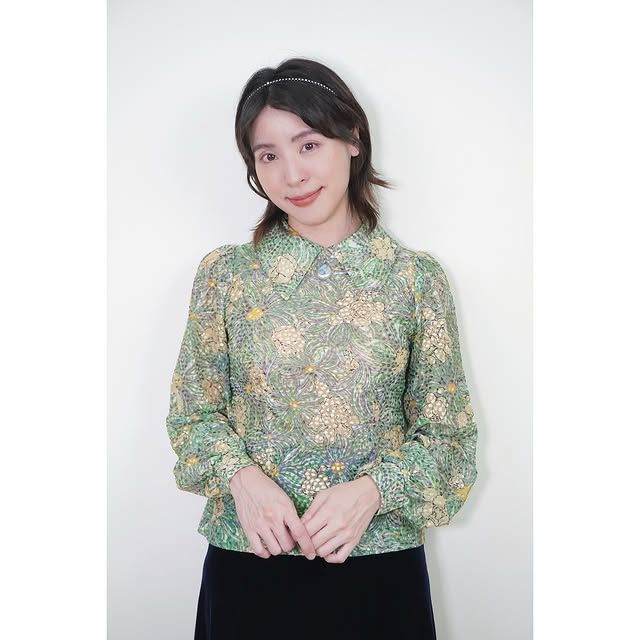 後拉鍊綠色煙火刺繡襯衫