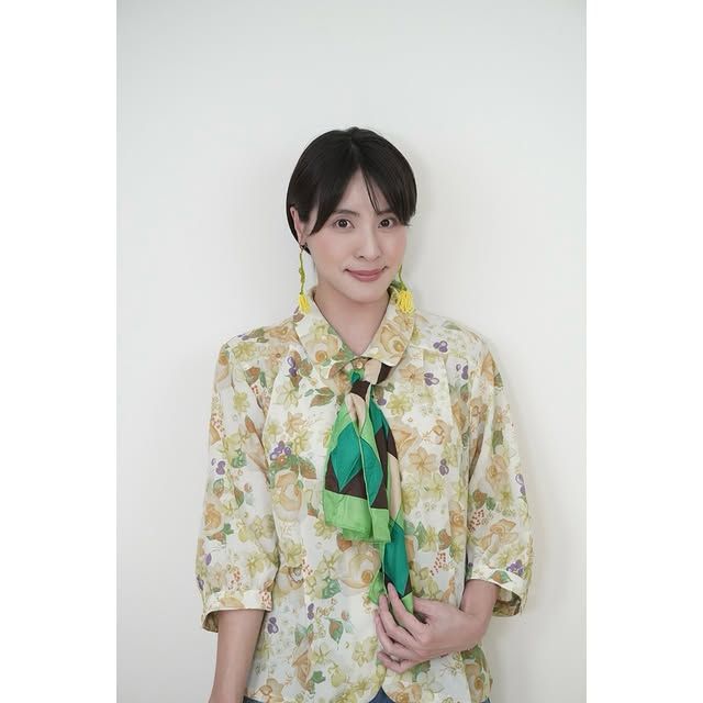 尋找藍莓淺綠色襯衫