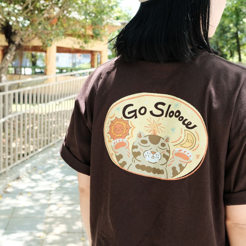 深咖貓島 T / 達吉 Go Slow