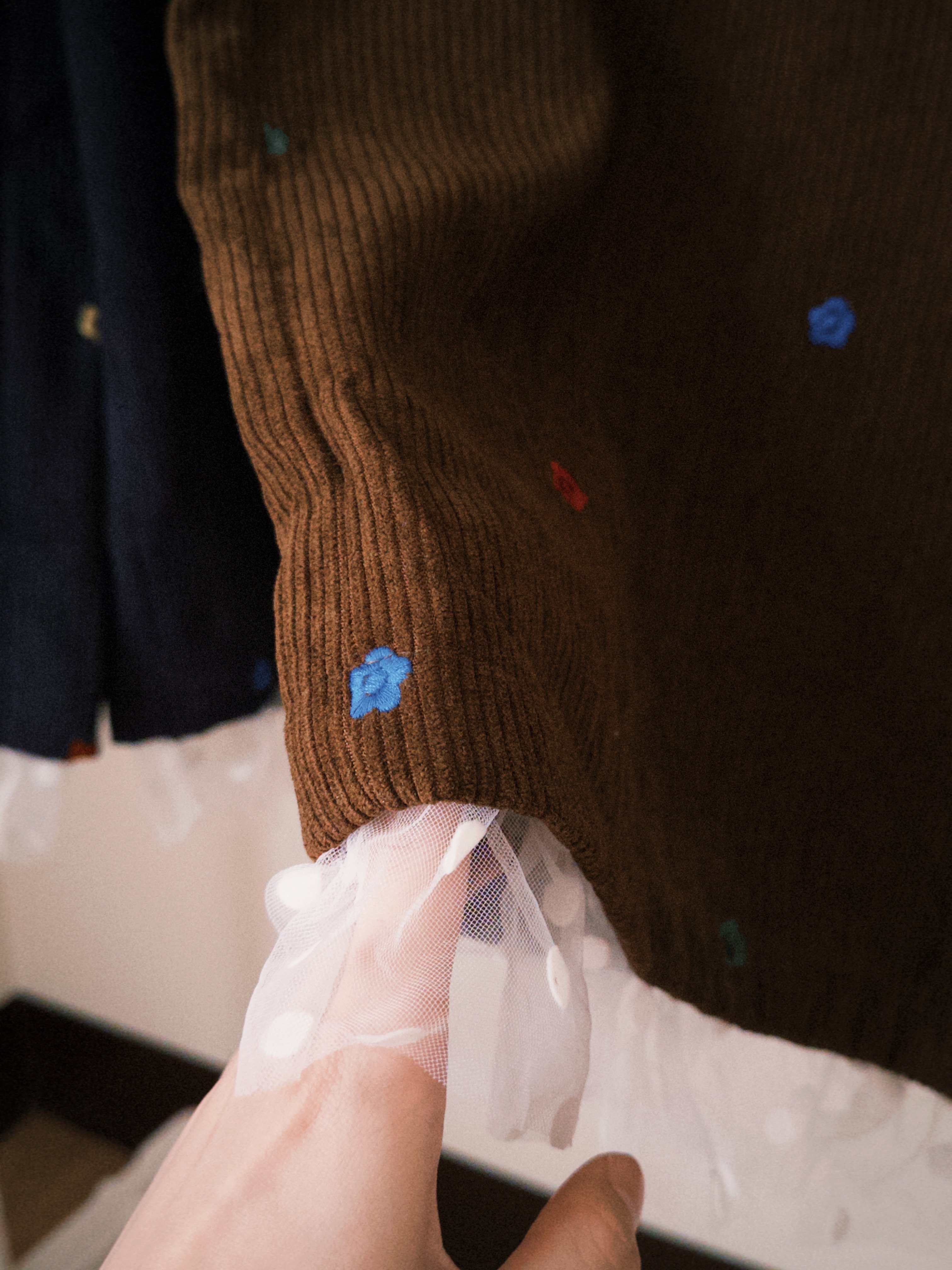 -小煤炭-（內刷毛保暖刺繡花花拼接蕾絲長褲）