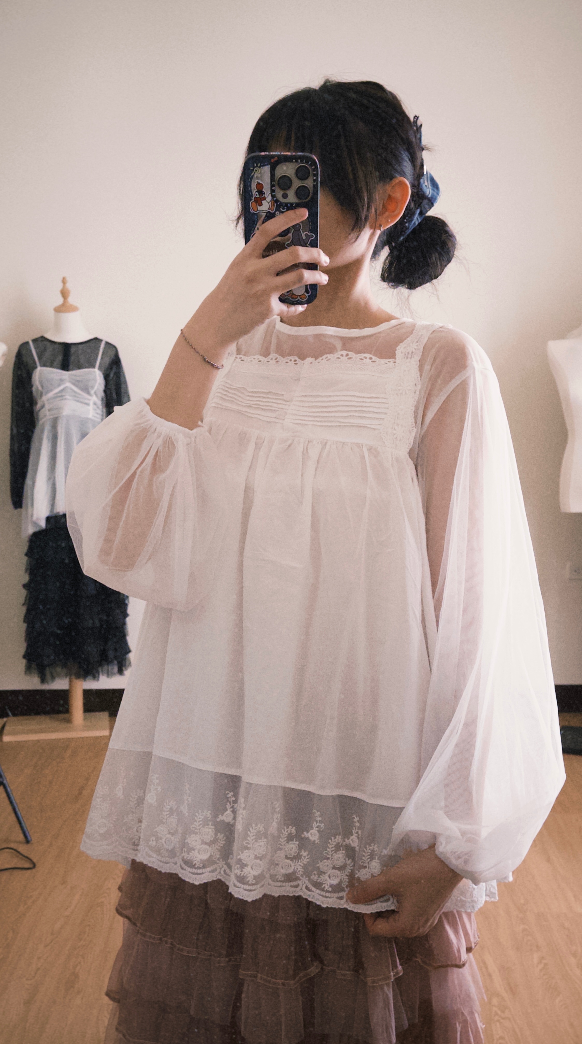 限量-月牙-（白色重工拼接蕾絲無袖上衣）