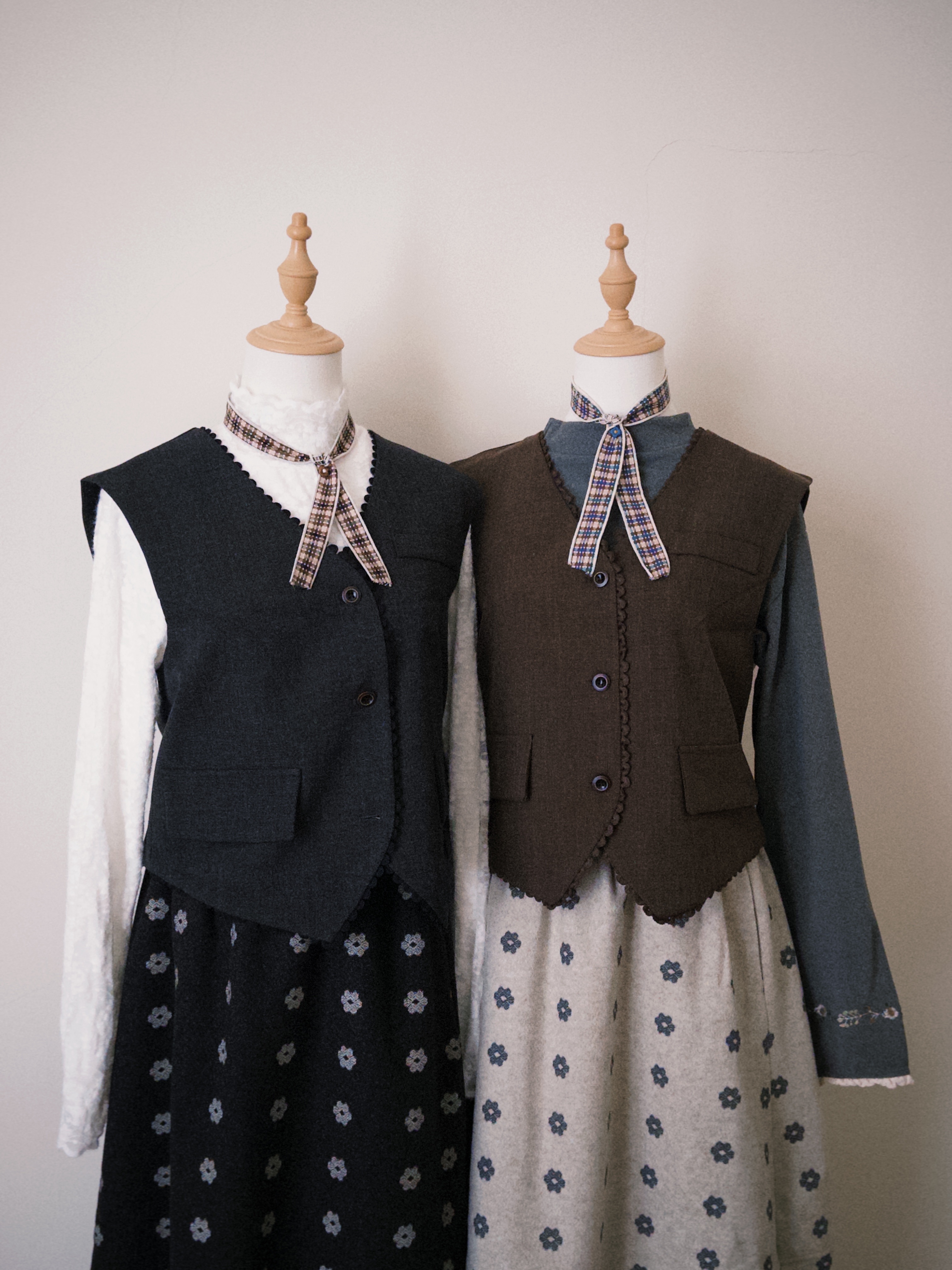 -小查理-（西裝滾花邊重工背心）