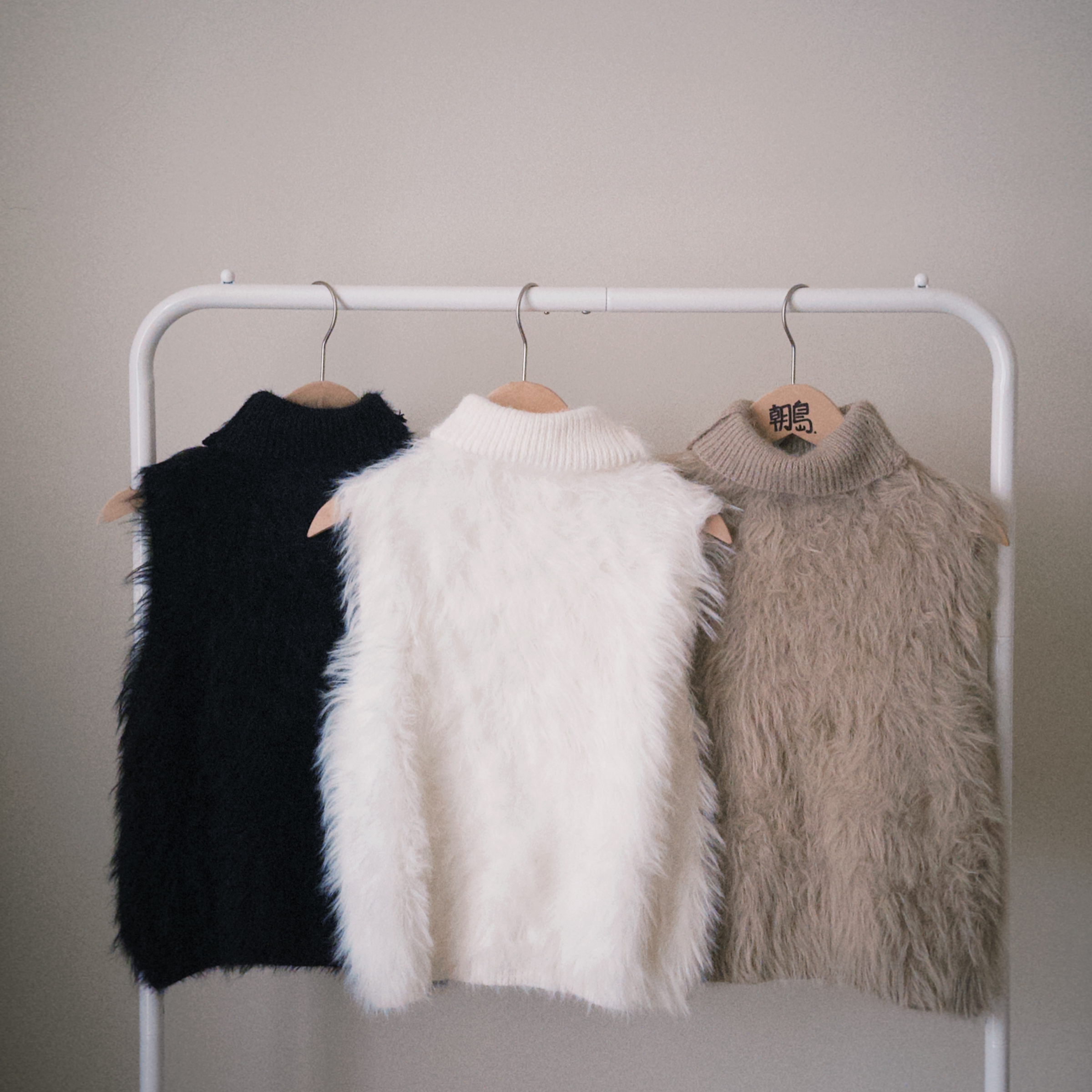 -走路掉進兔子坑-（立領水貂毛針織背心）