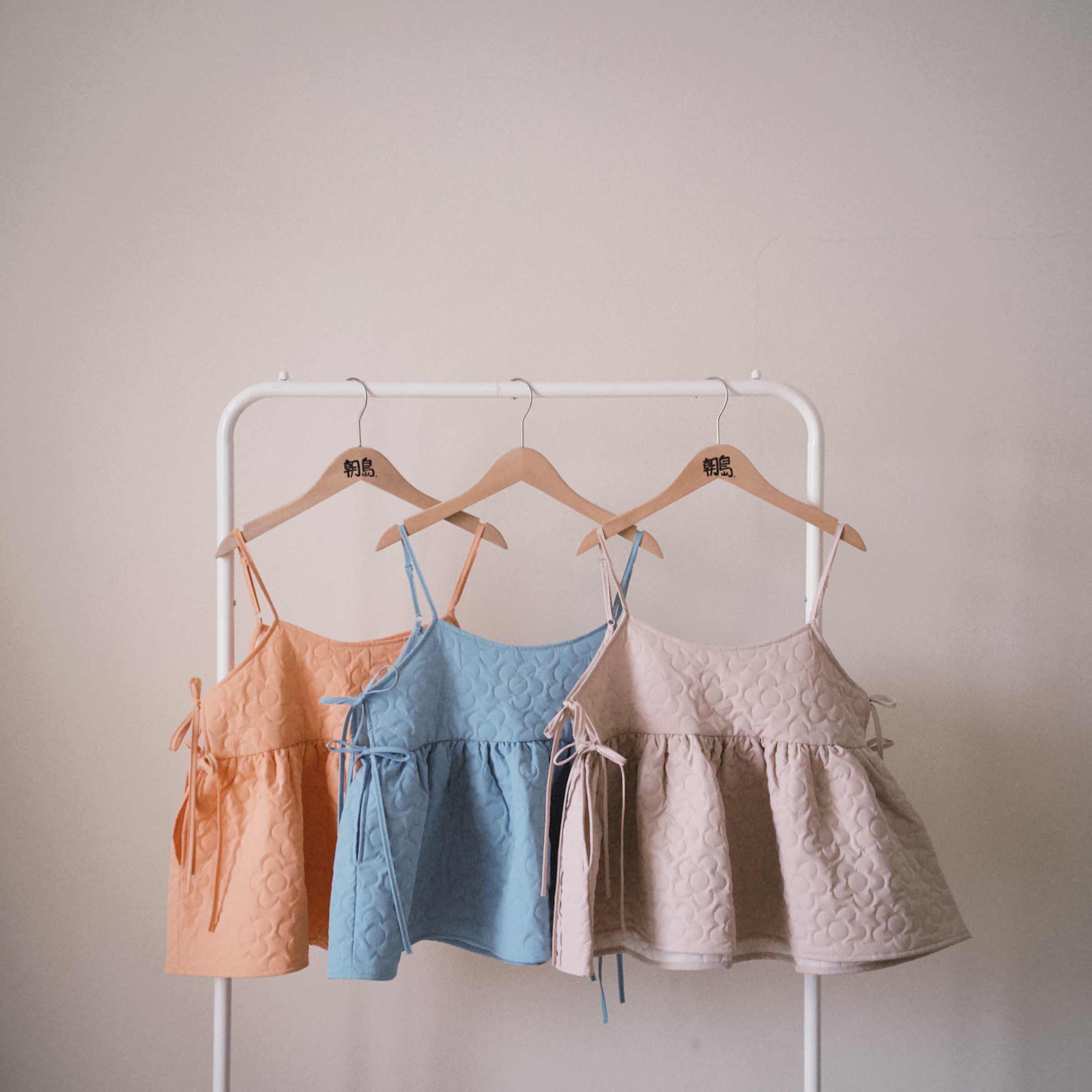 🇯🇵牌-春天冰淇淋-（SHAN小花壓印側綁帶蝴蝶結背心）