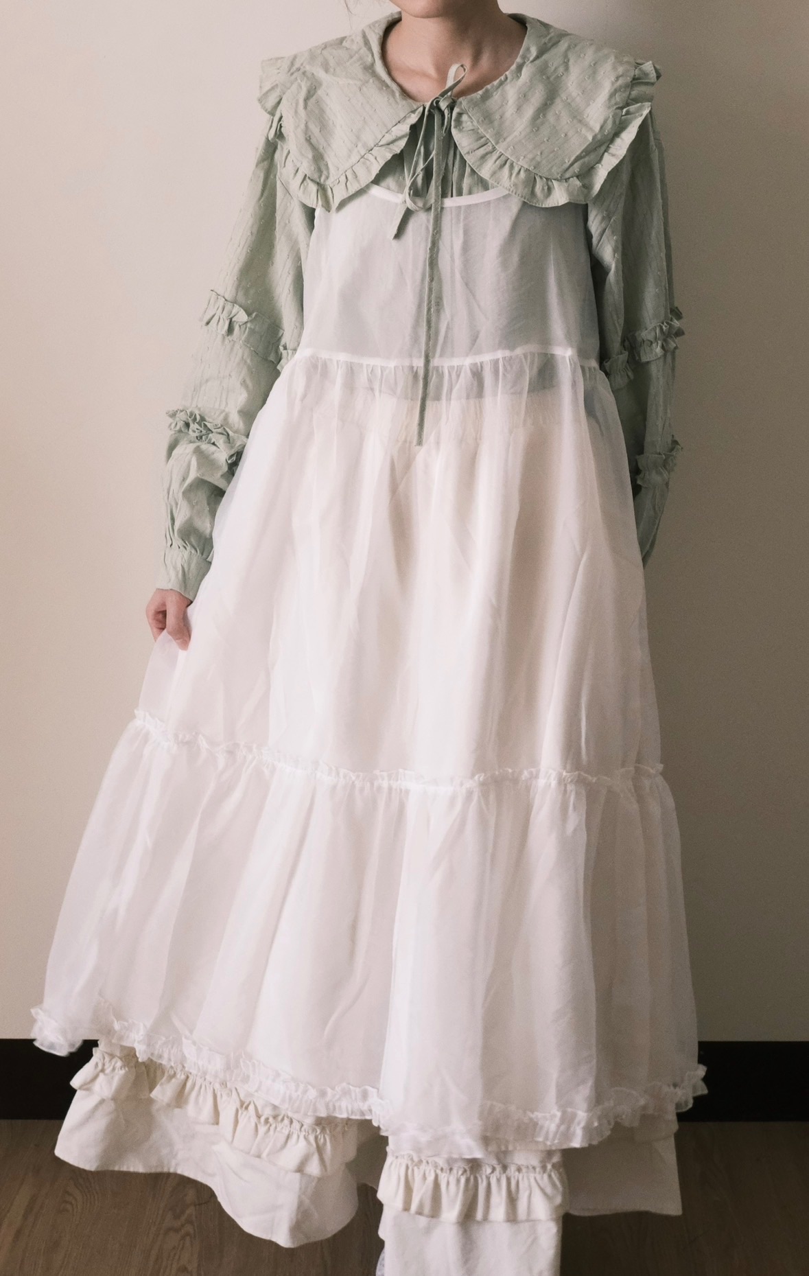 -棕櫚樹-（日系柔霧感透膚紗紗下擺花邊長版吊帶背心）