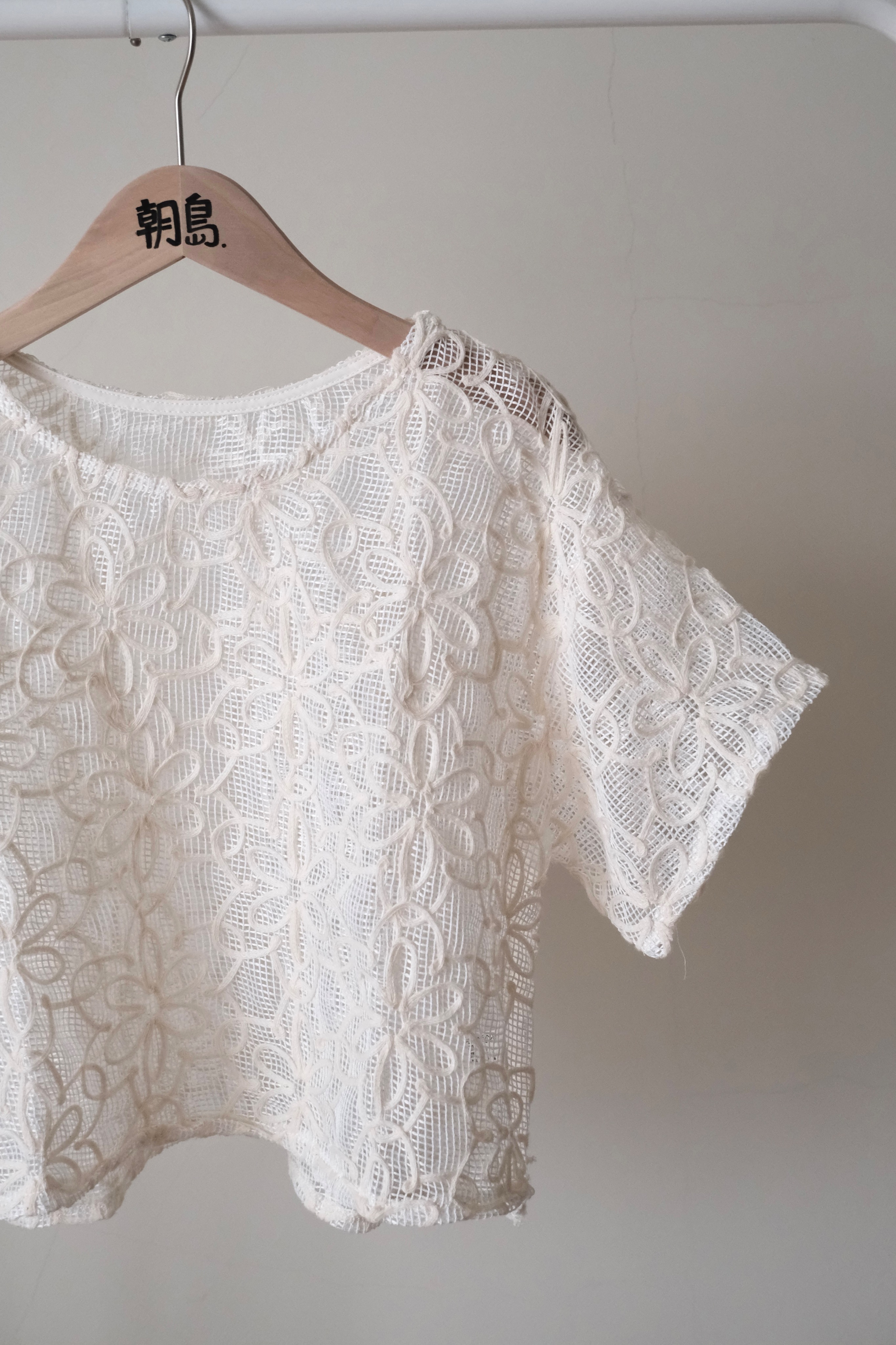 -梨花滿園-（立體花紋上衣）