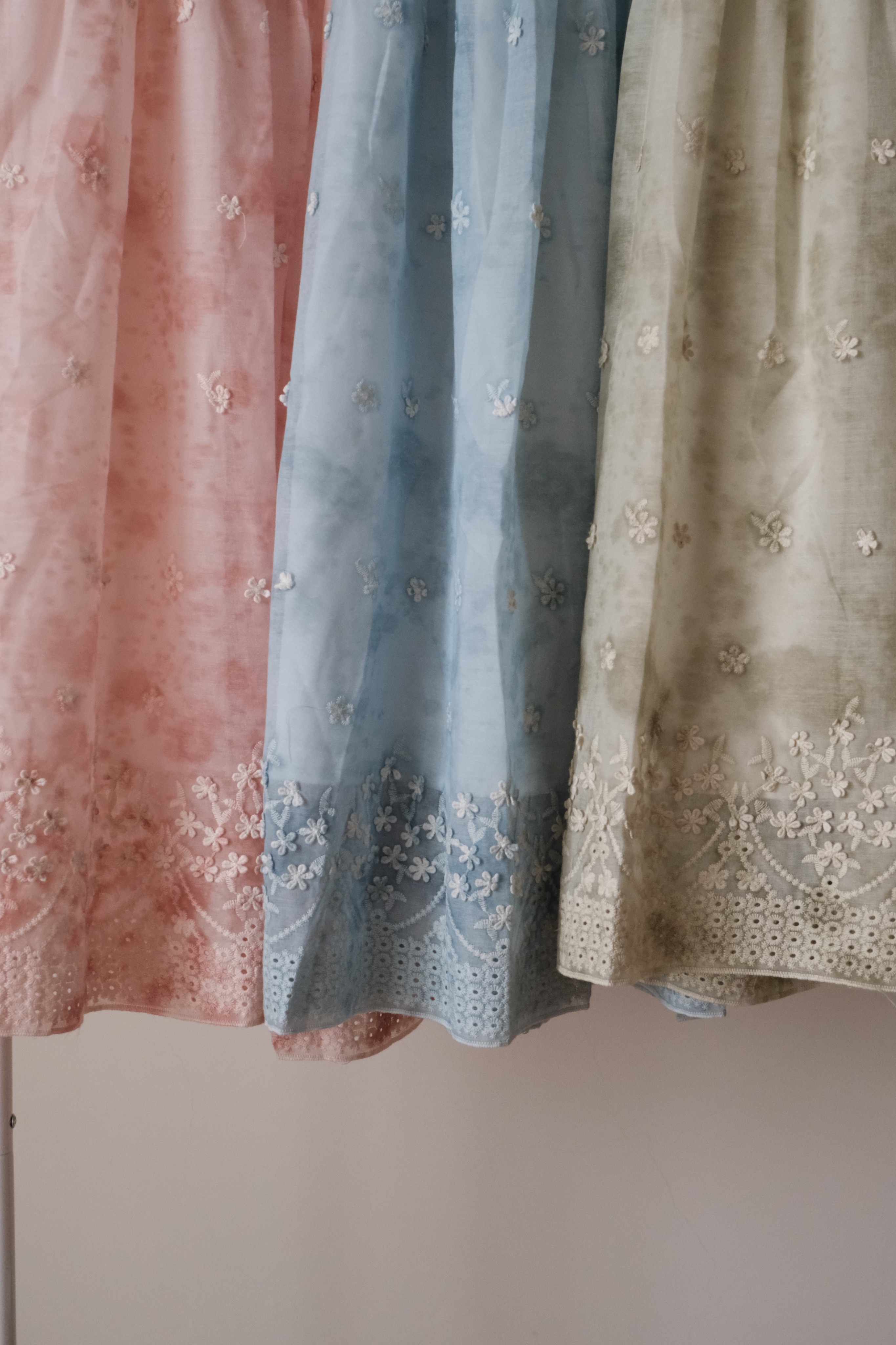 -迎接春日的三種顏色-（立體花花暈染感半身裙）