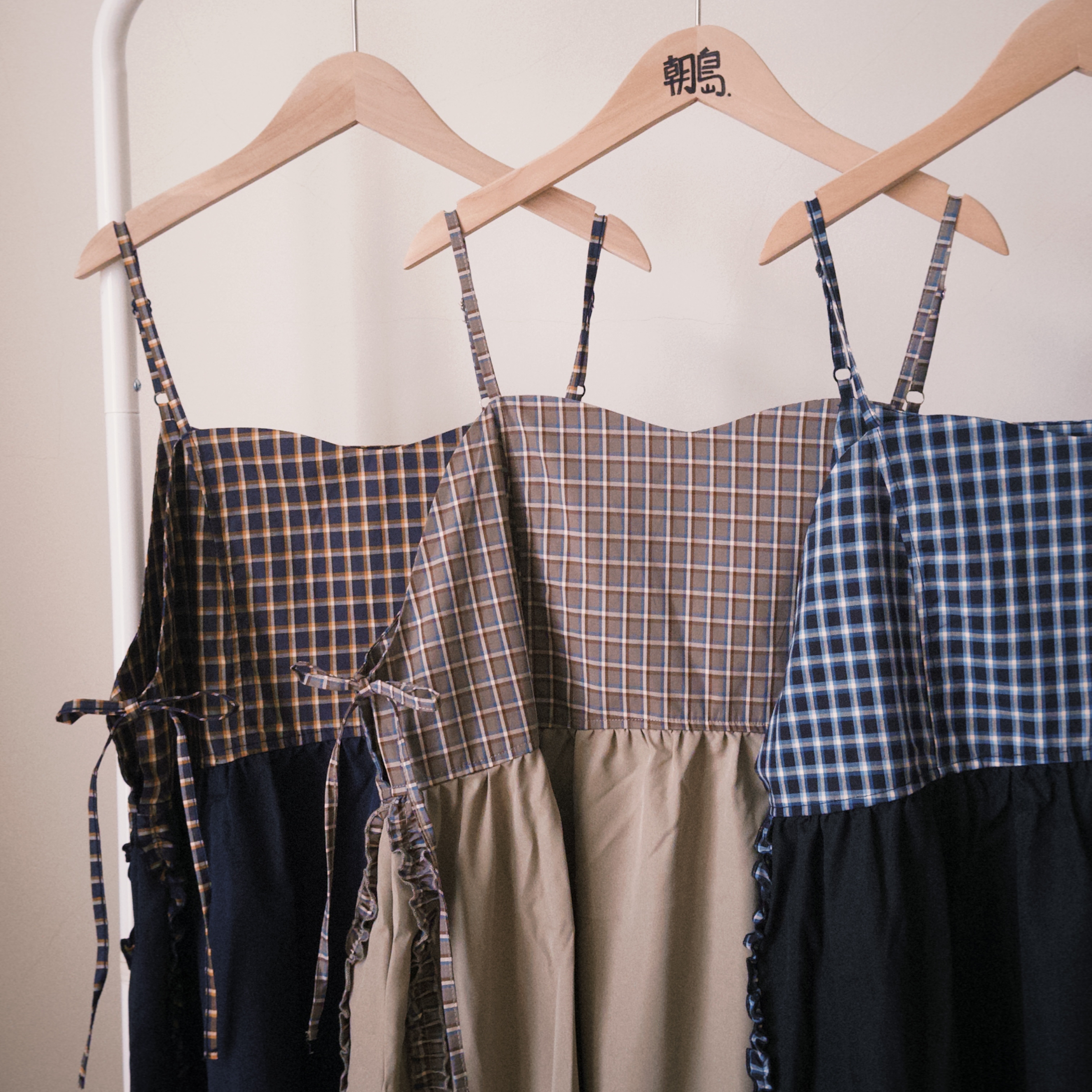 🇭🇰-2月是隻貓-（限量絕版品，格紋吊帶花邊洋裝）