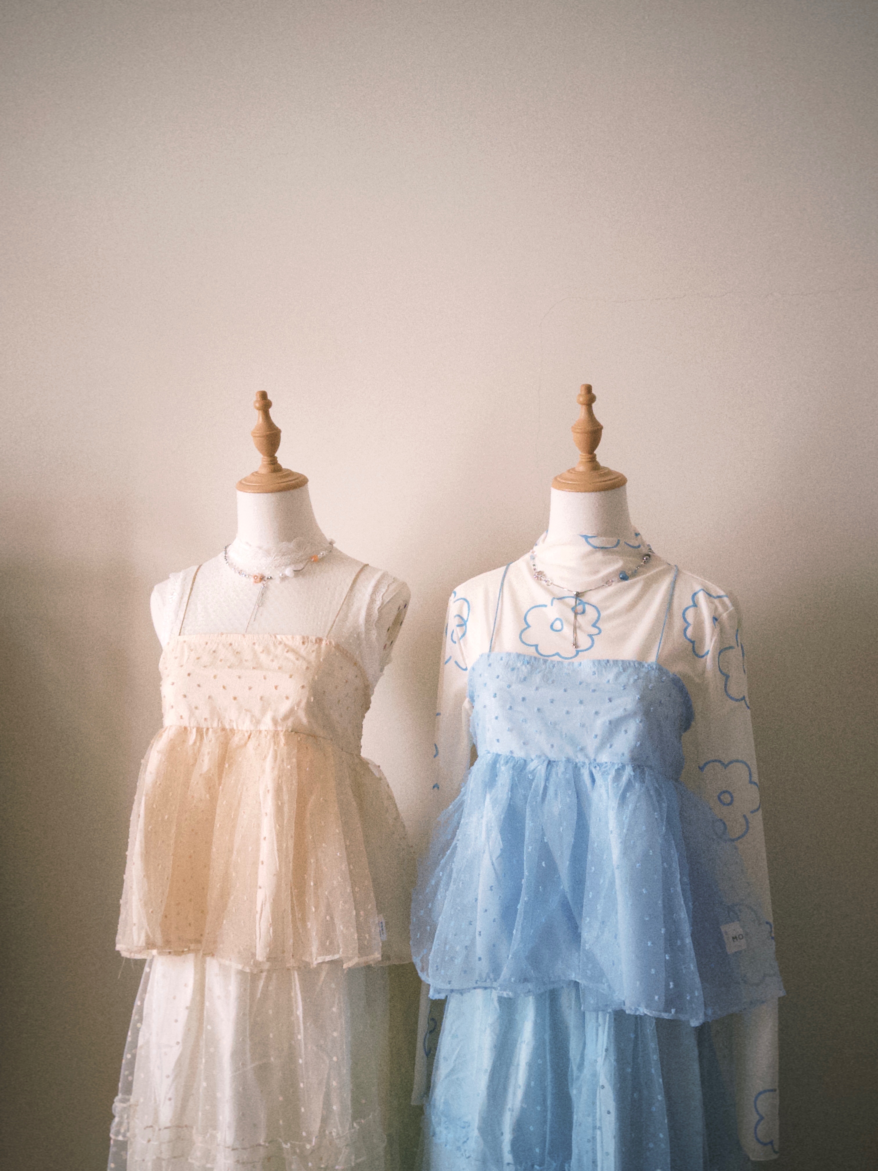 -🍬糖果紙-（後綁帶通透感點點背心）