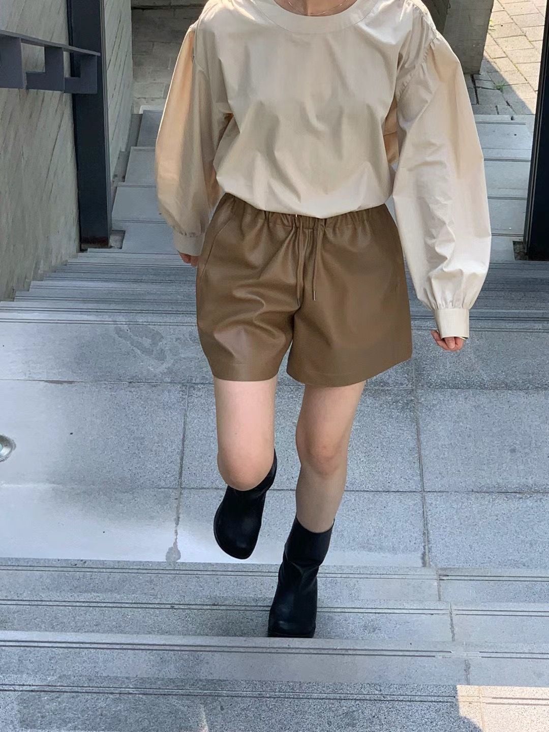 韓國 寬鬆褲頭顯瘦短皮褲