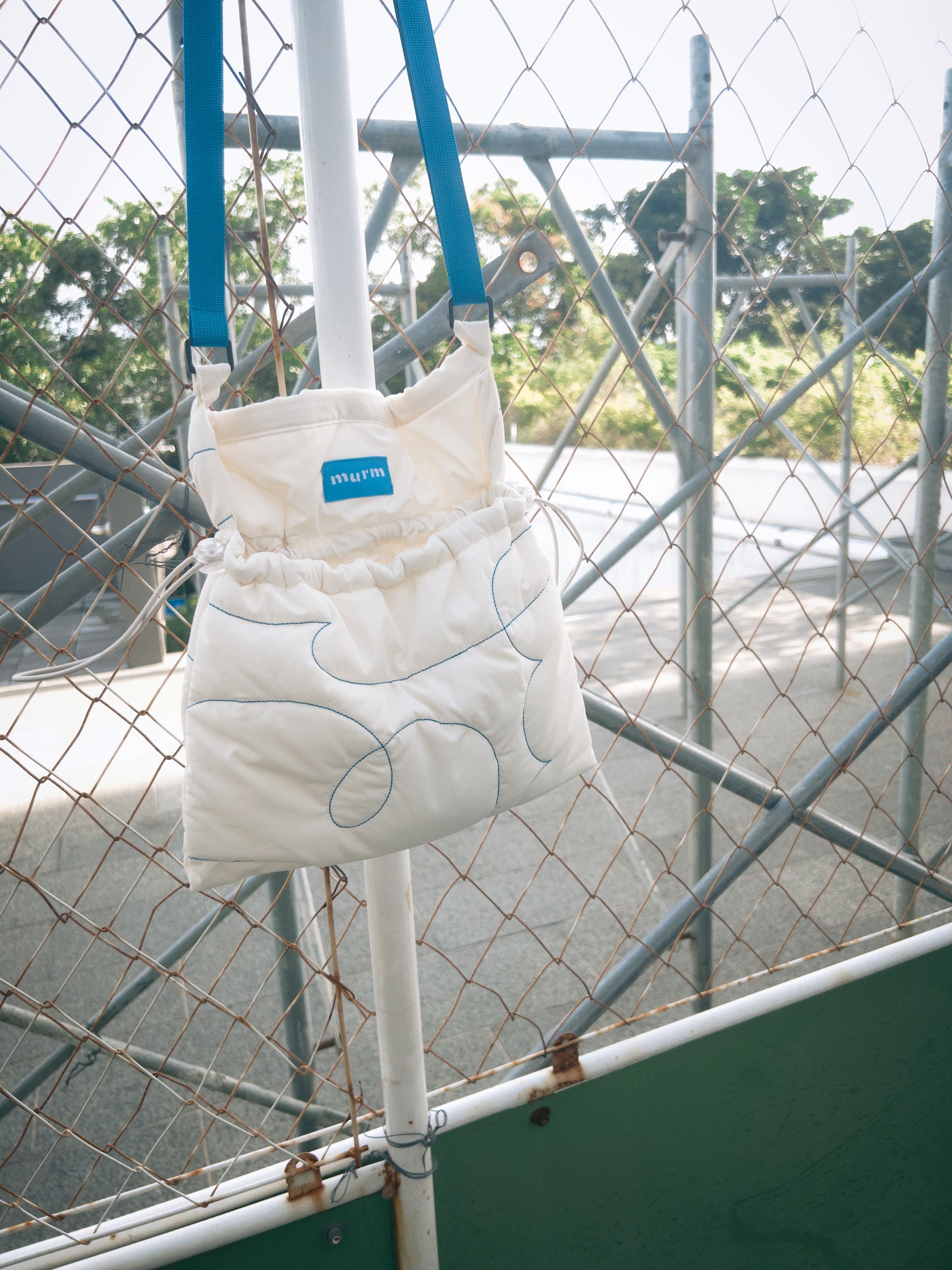 鋪棉束口側背包 - 米白 【 現貨 】