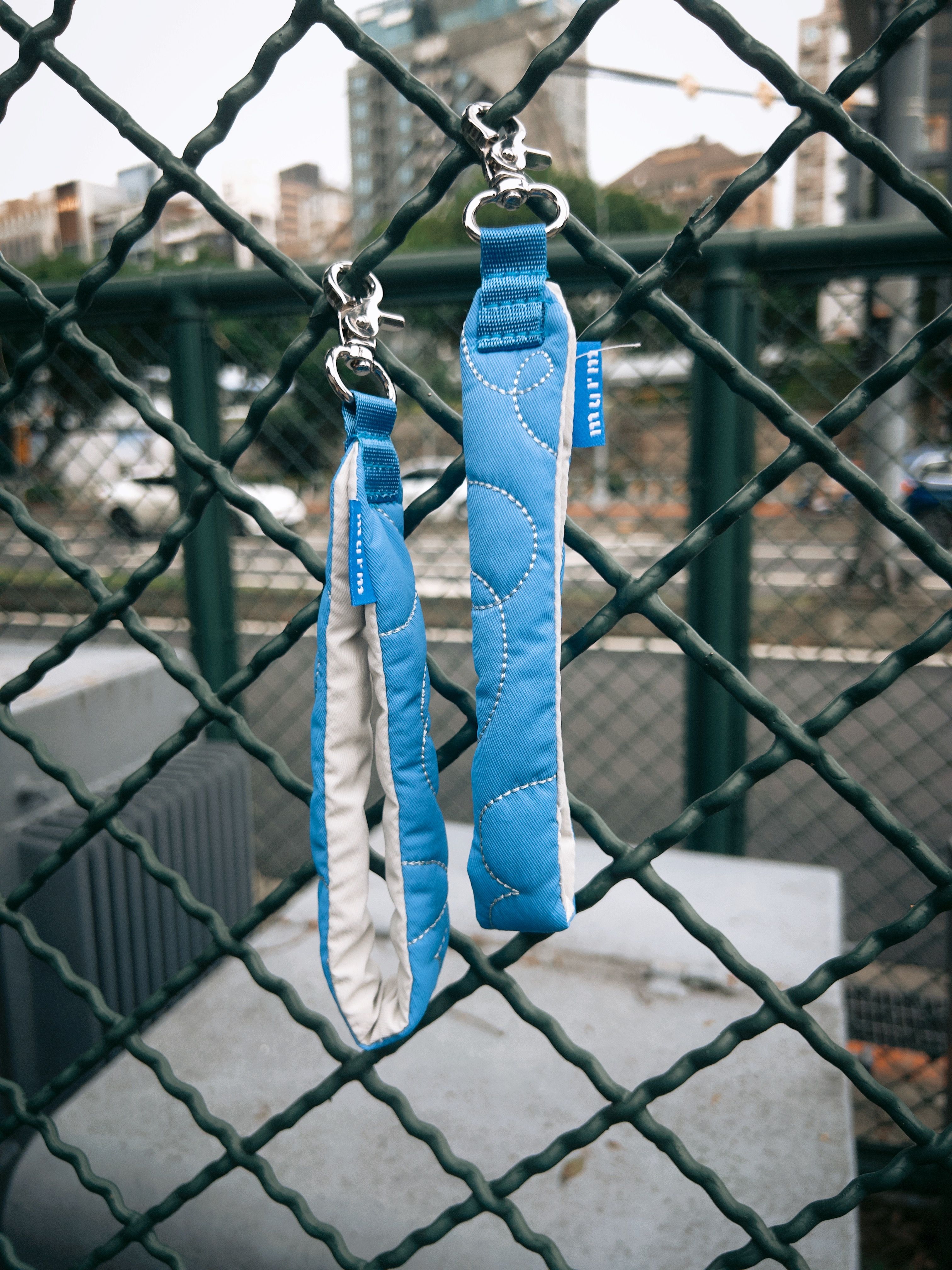 塗鴉鋪棉手機腕繩 - 藍灰