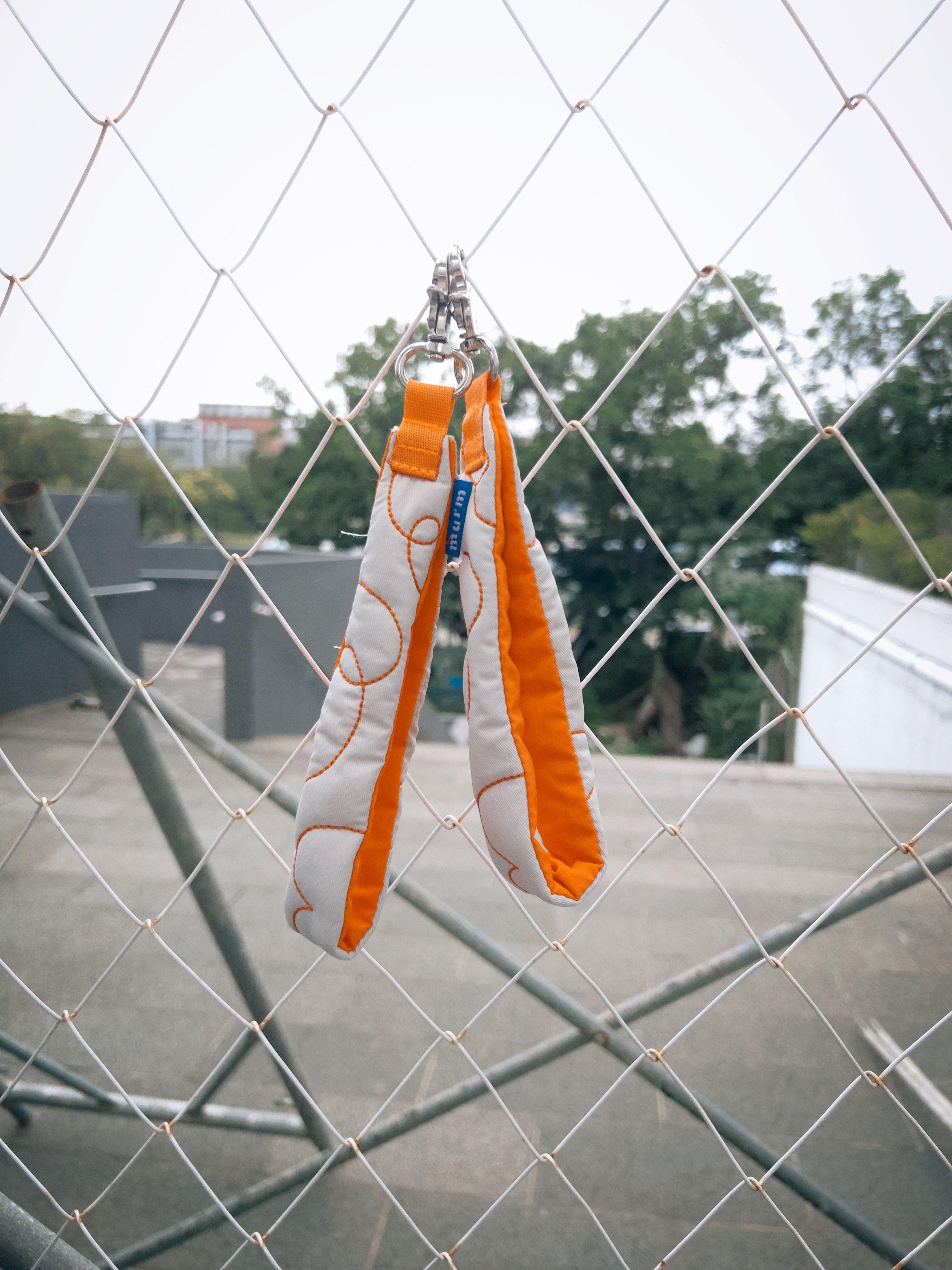 塗鴉鋪棉手機腕繩 - 橘灰