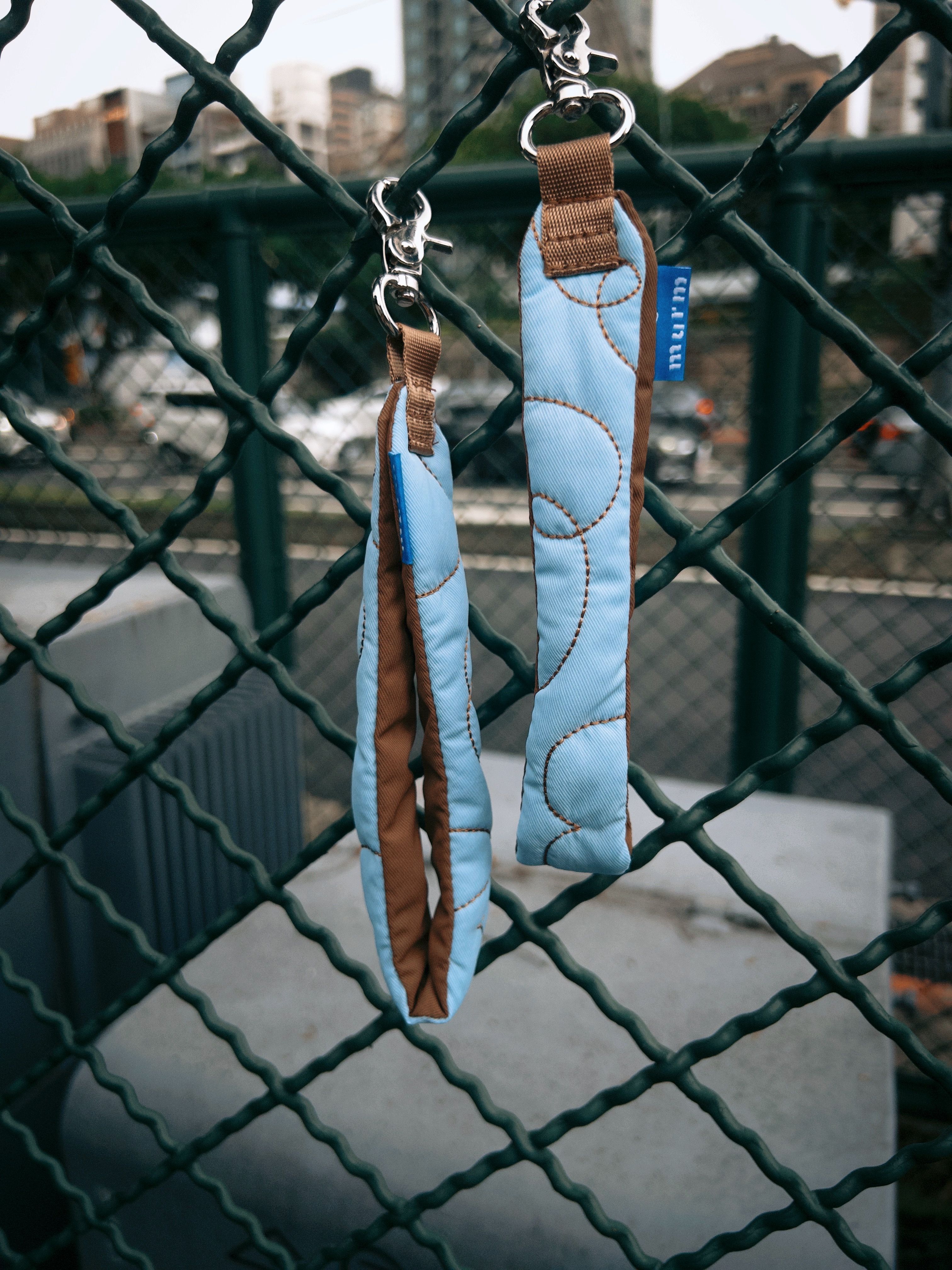 塗鴉鋪棉手機腕繩 - 藍咖