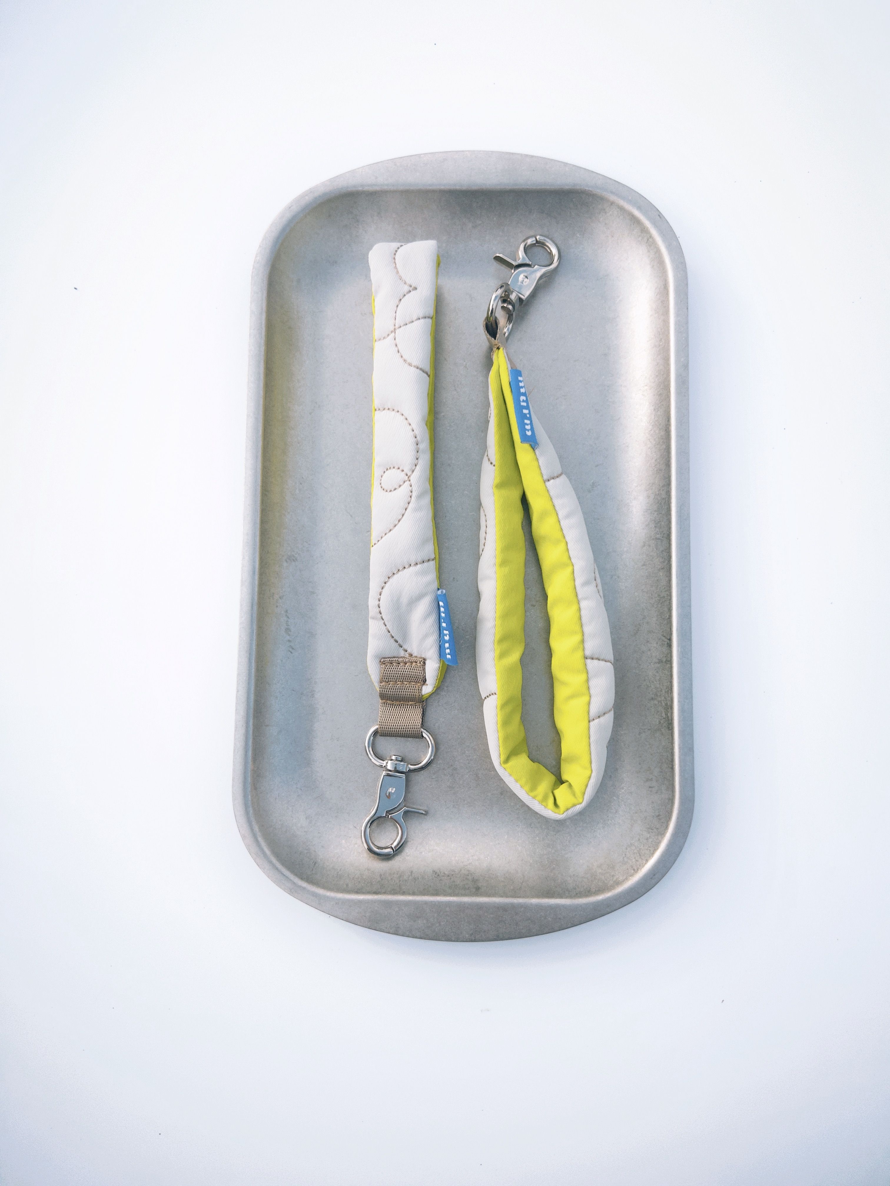 塗鴉鋪棉手機腕繩 - 灰黃綠