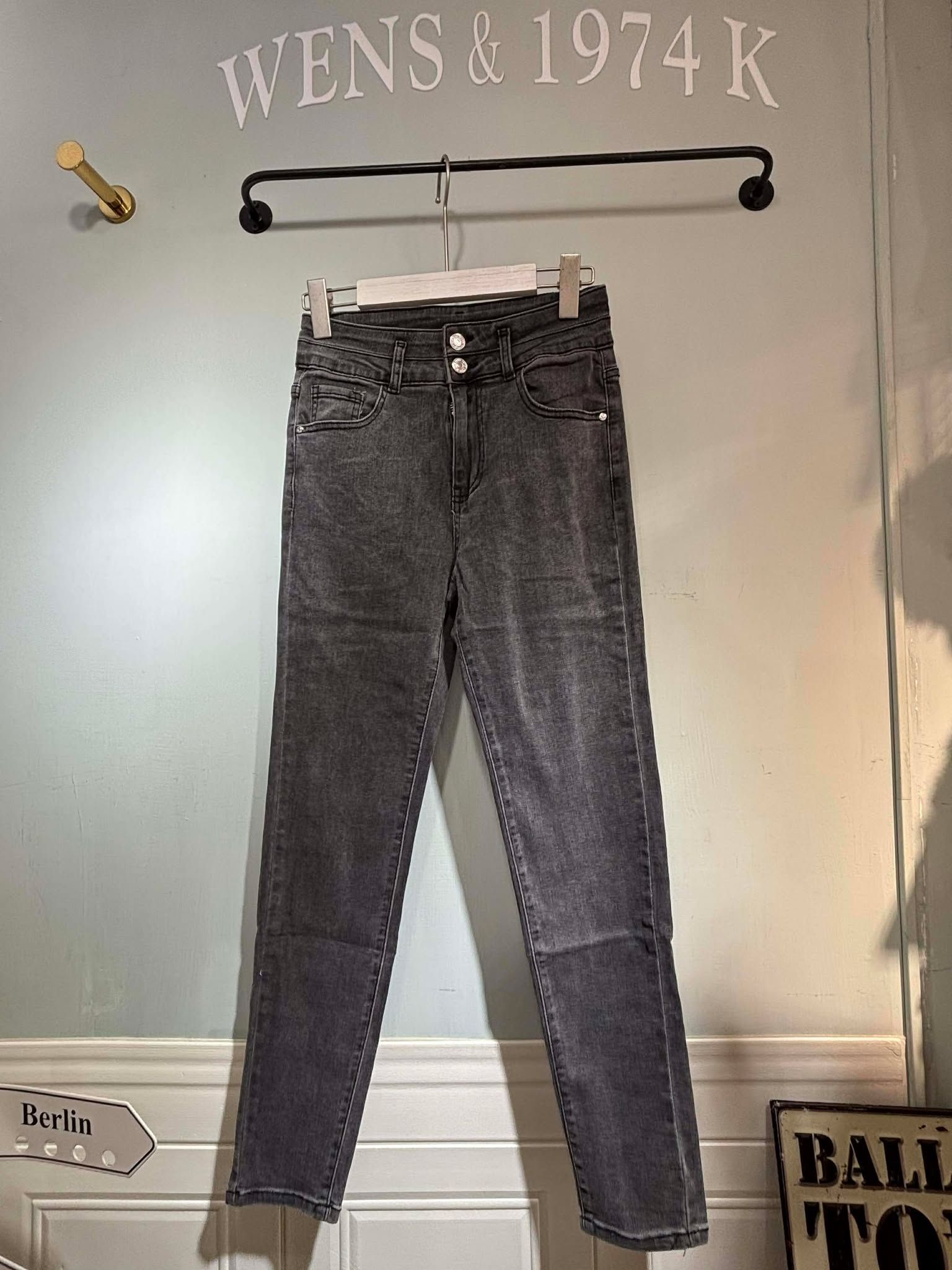 （尺寸表）韓系雙排釦挺版煙灰超彈性牛仔窄管褲 - S/M/L/XL