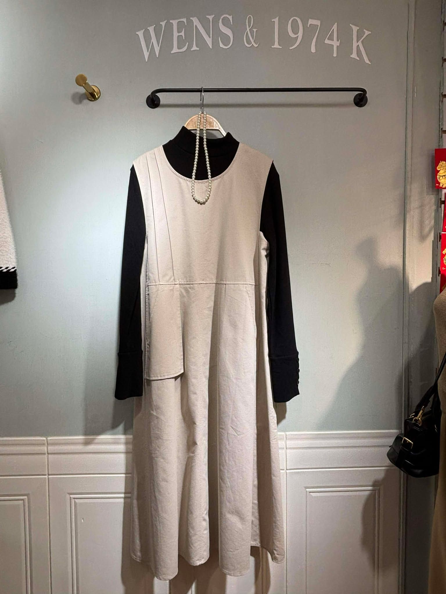 秋冬款 𝟠𝟝折 日系挺版層次摺設計圓領洋裝 ✨